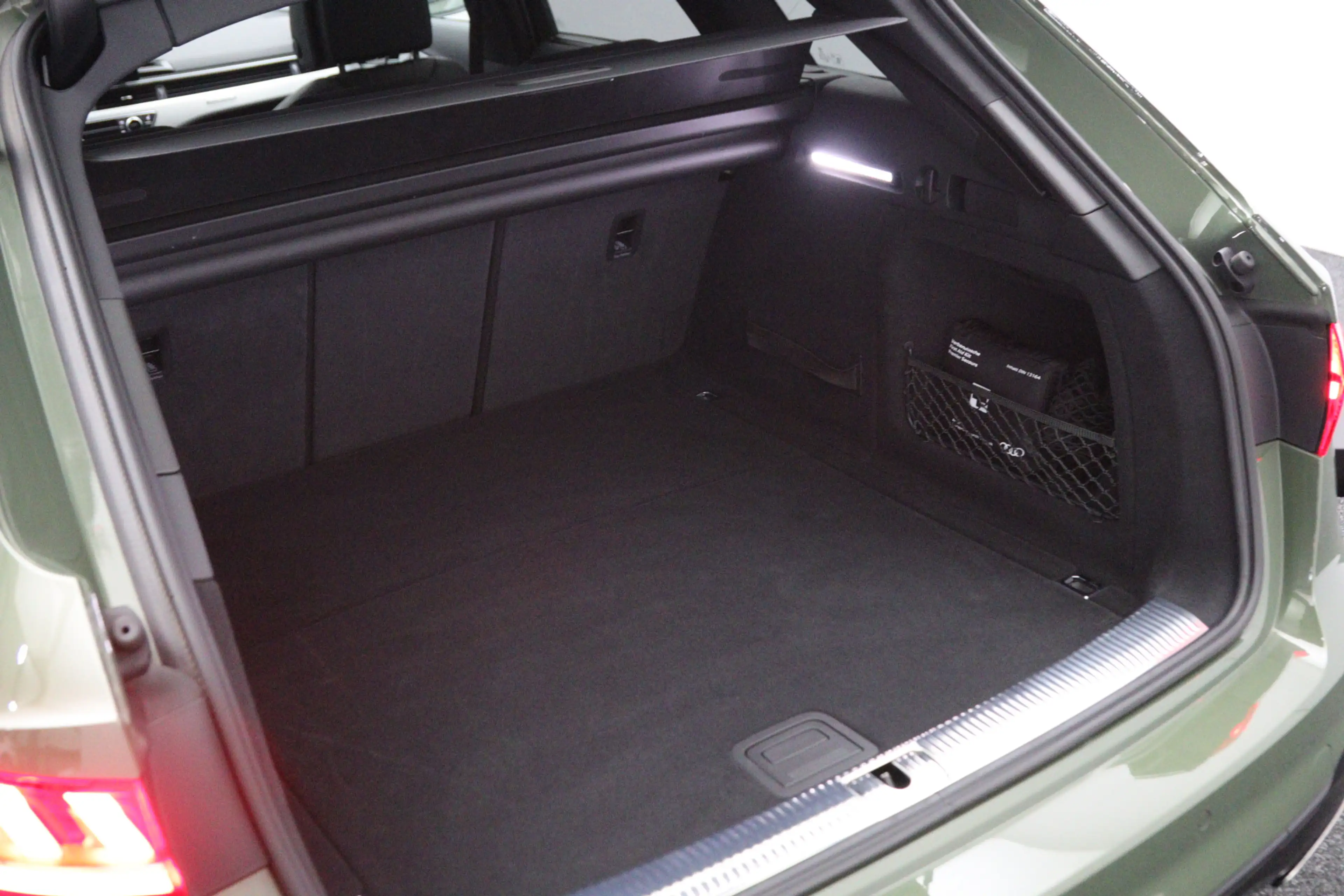 Audi A4 Avant 40 TFSI Quattro S-Line Edition Competition, — photo 33