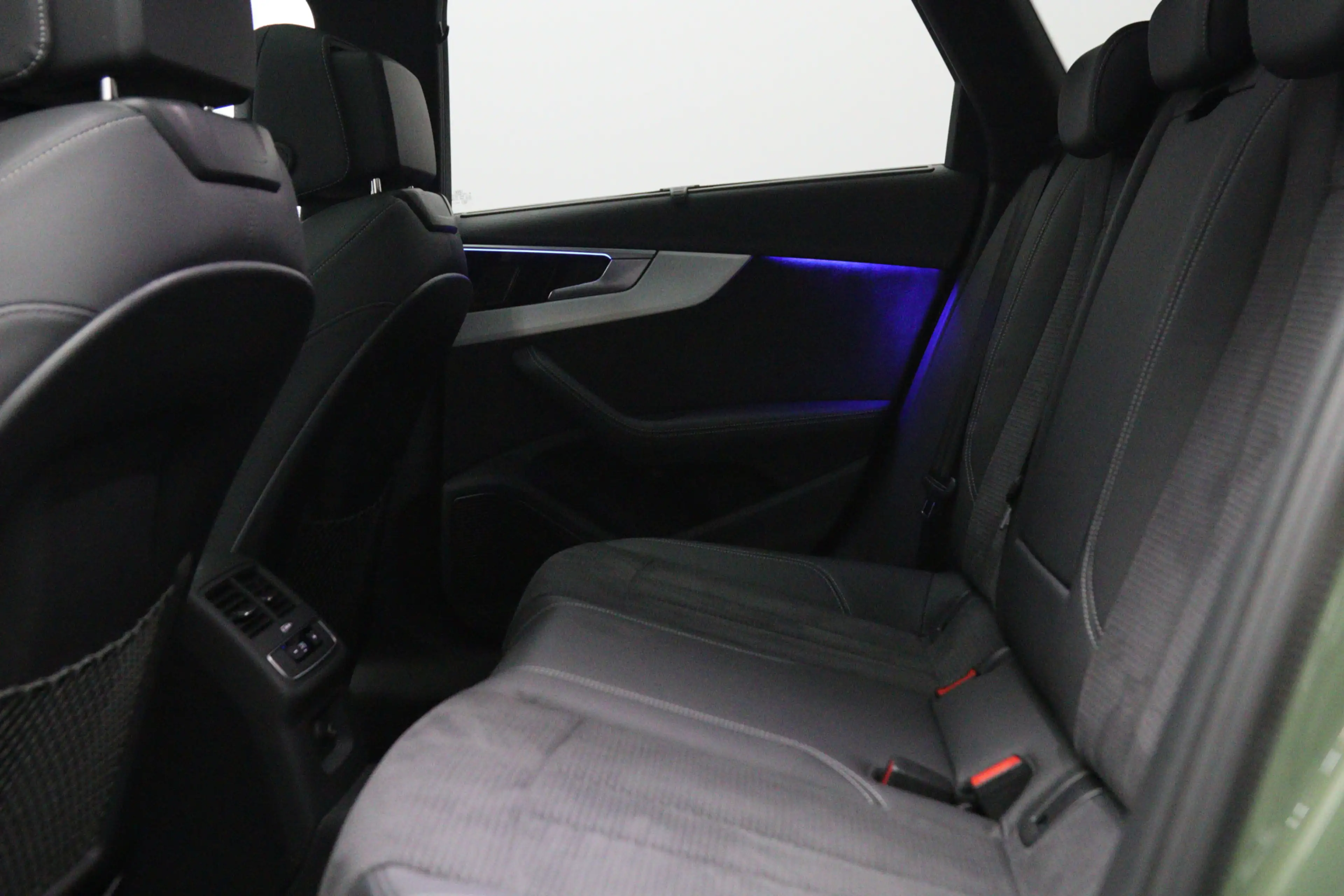 Audi A4 Avant 40 TFSI Quattro S-Line Edition Competition, — photo 35