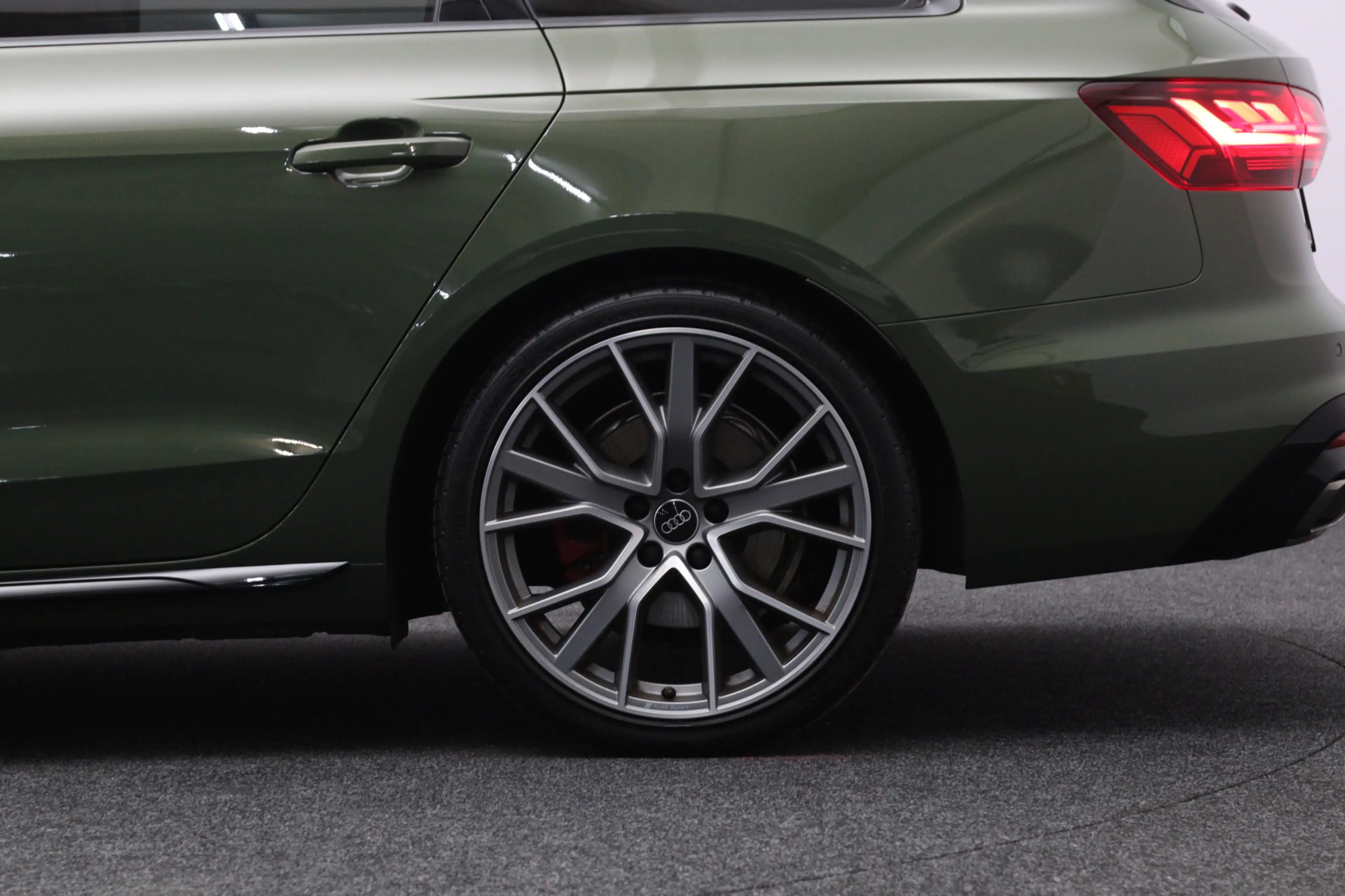 Audi A4 Avant 40 TFSI Quattro S-Line Edition Competition, — photo 17