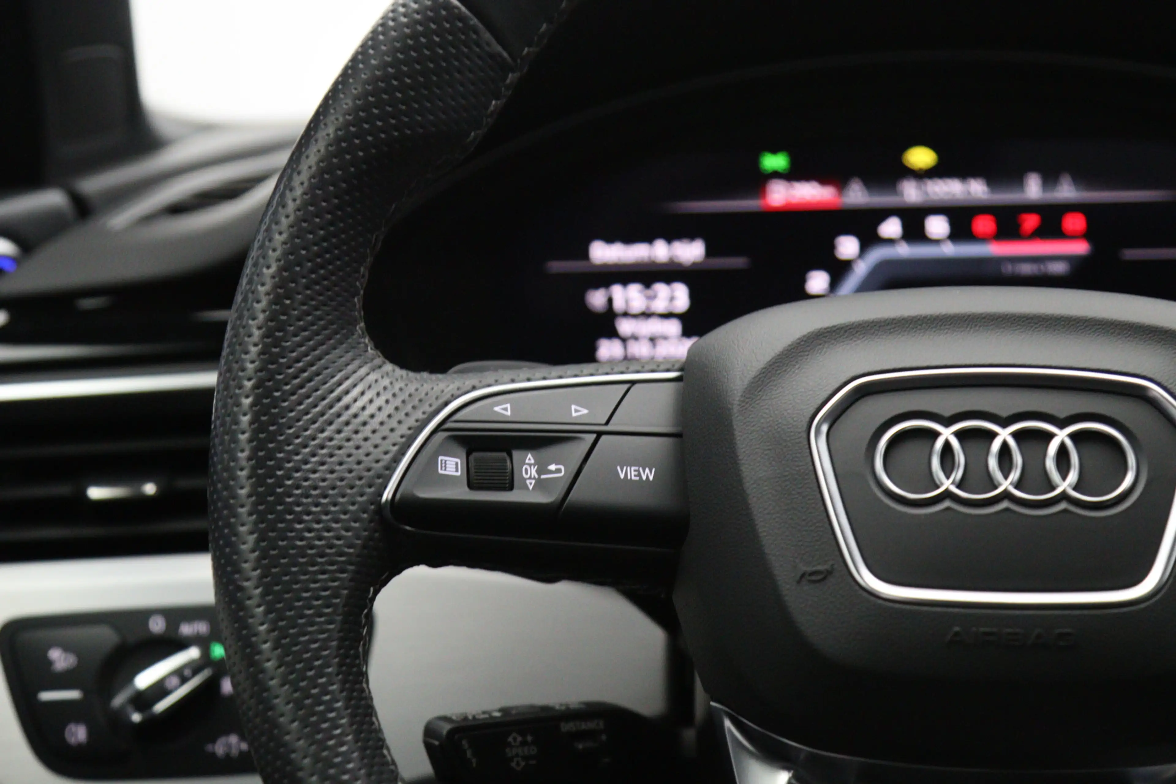 Audi A4 Avant 40 TFSI Quattro S-Line Edition Competition, — photo 9