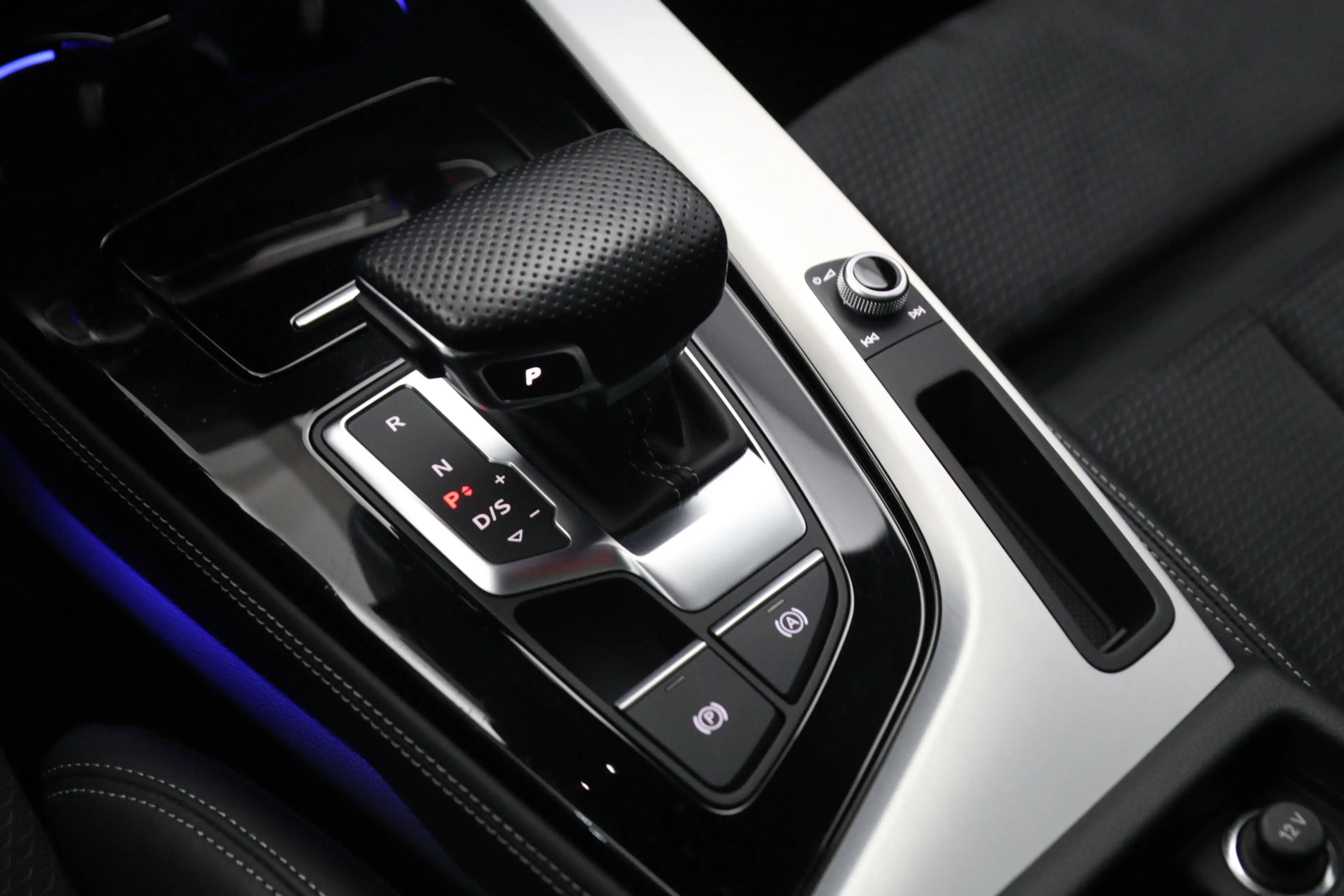 Audi A4 Avant 40 TFSI Quattro S-Line Edition Competition, — photo 27