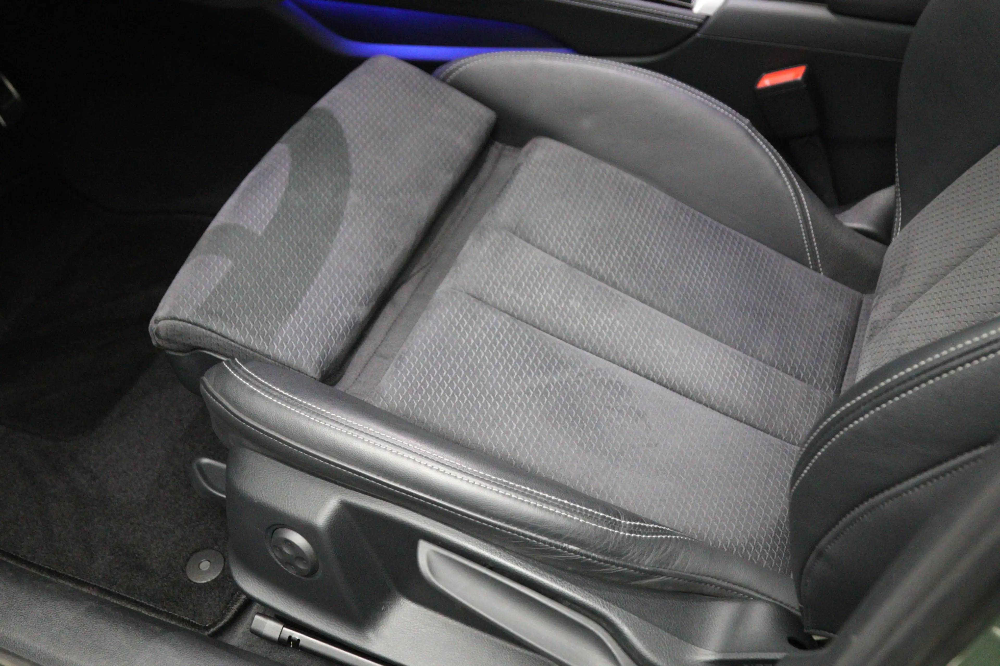 Audi A4 Avant 40 TFSI Quattro S-Line Edition Competition, — photo 14