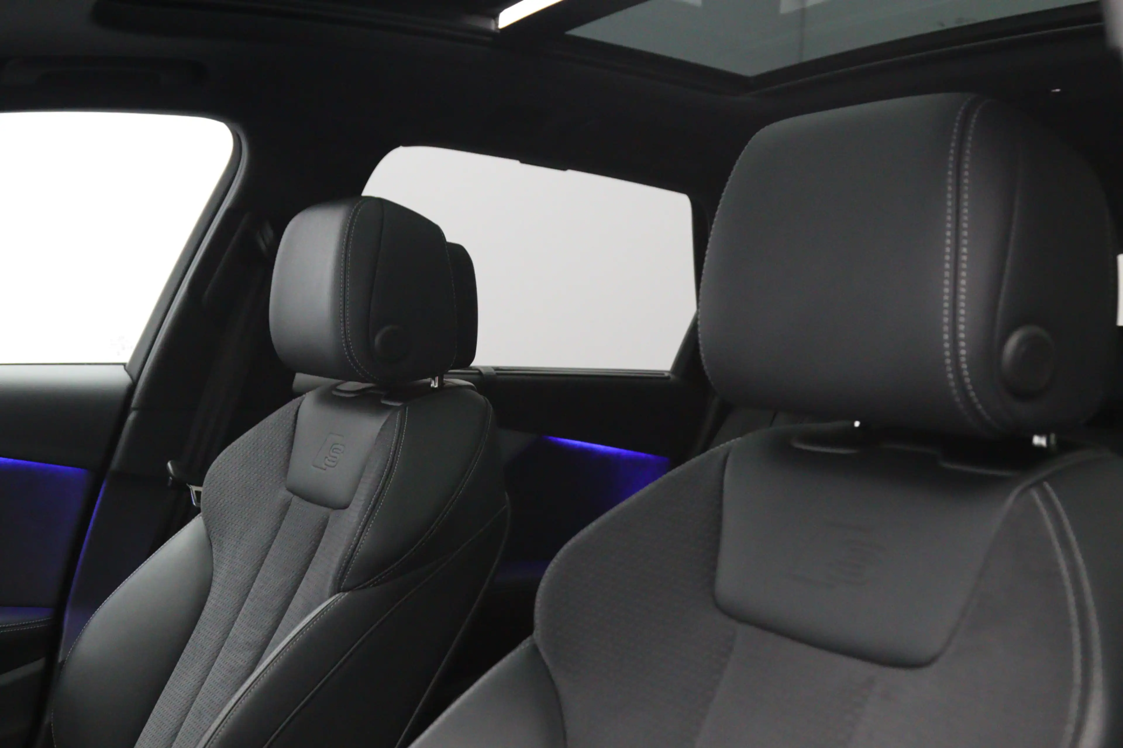 Audi A4 Avant 40 TFSI Quattro S-Line Edition Competition, — photo 3