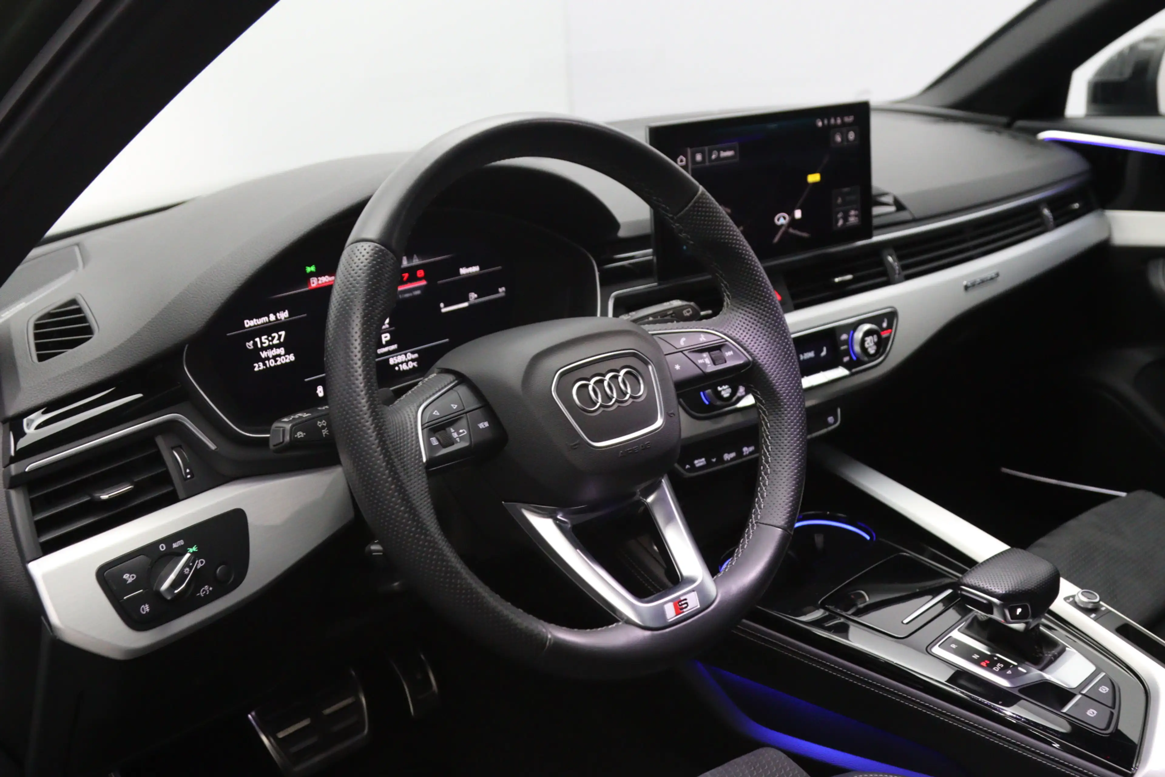 Audi A4 Avant 40 TFSI Quattro S-Line Edition Competition, — photo 2