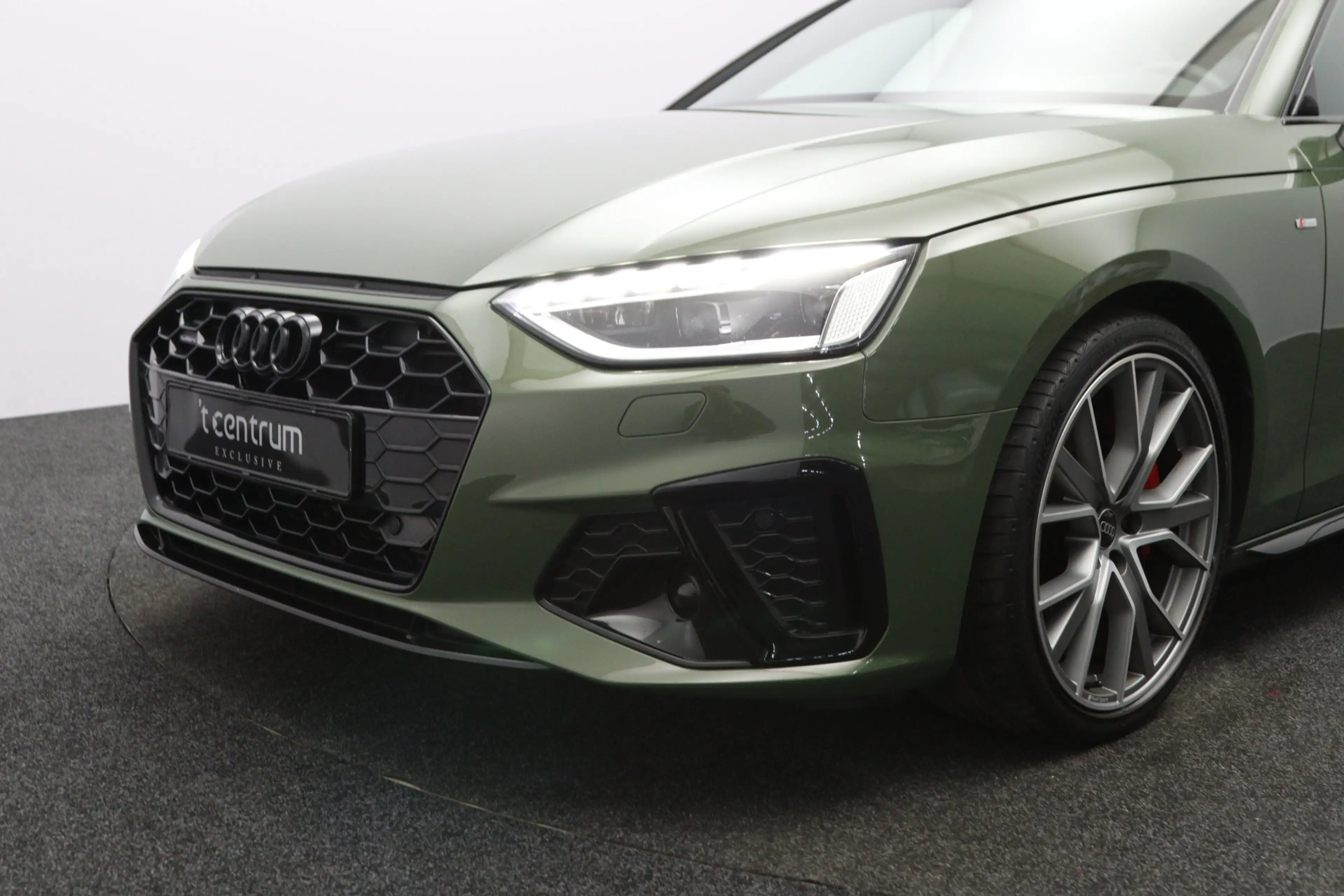 Audi A4 Avant 40 TFSI Quattro S-Line Edition Competition, — photo 18