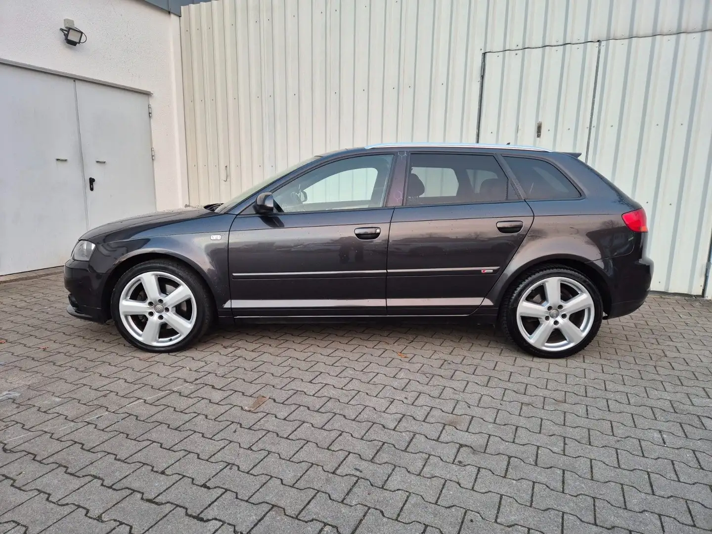 Audi A3 Sportback 2.0 TFSI Ambition quattro, LEDER Grau - 2