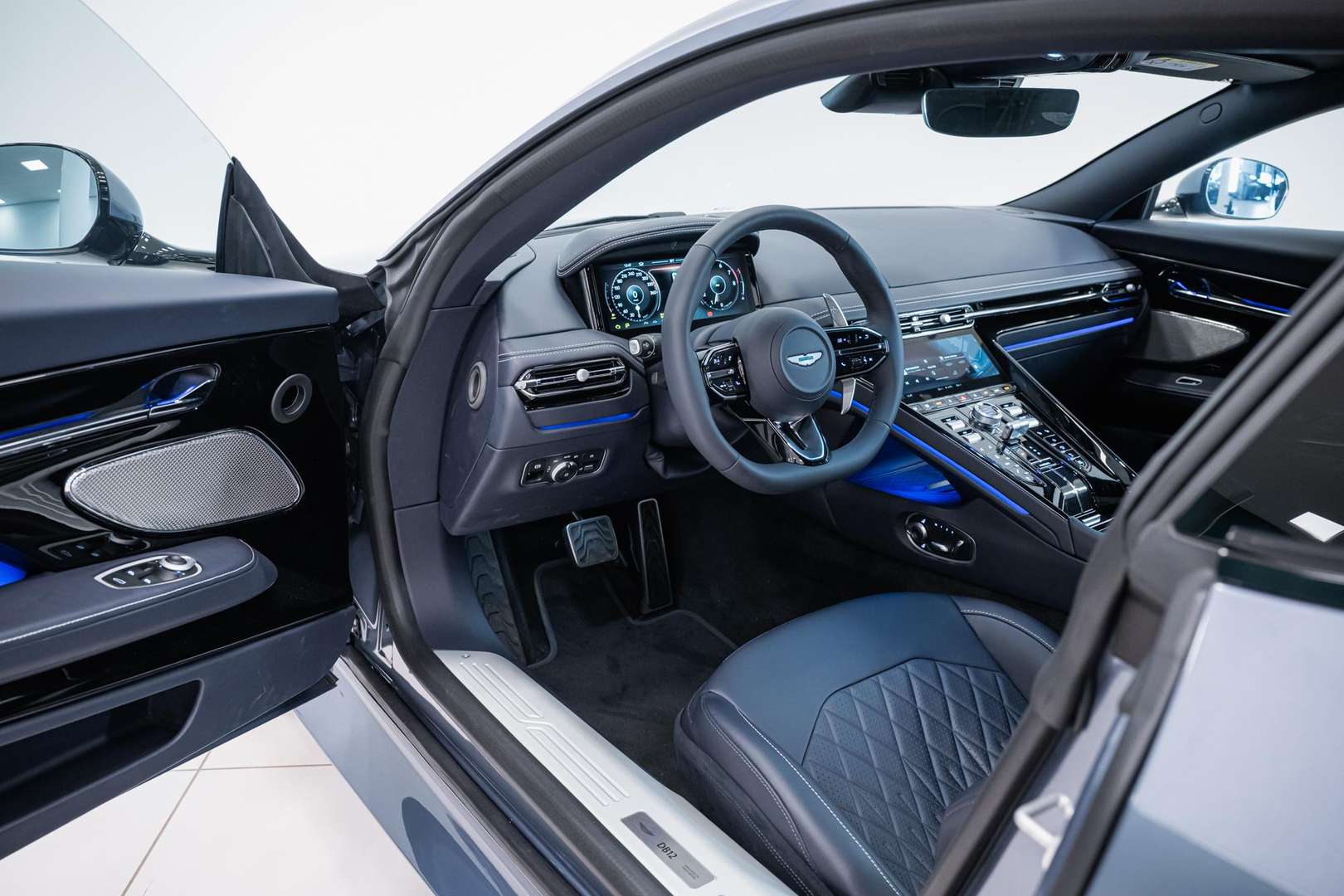 Aston Martin DB12 Coupé - - Joinsteer - #3