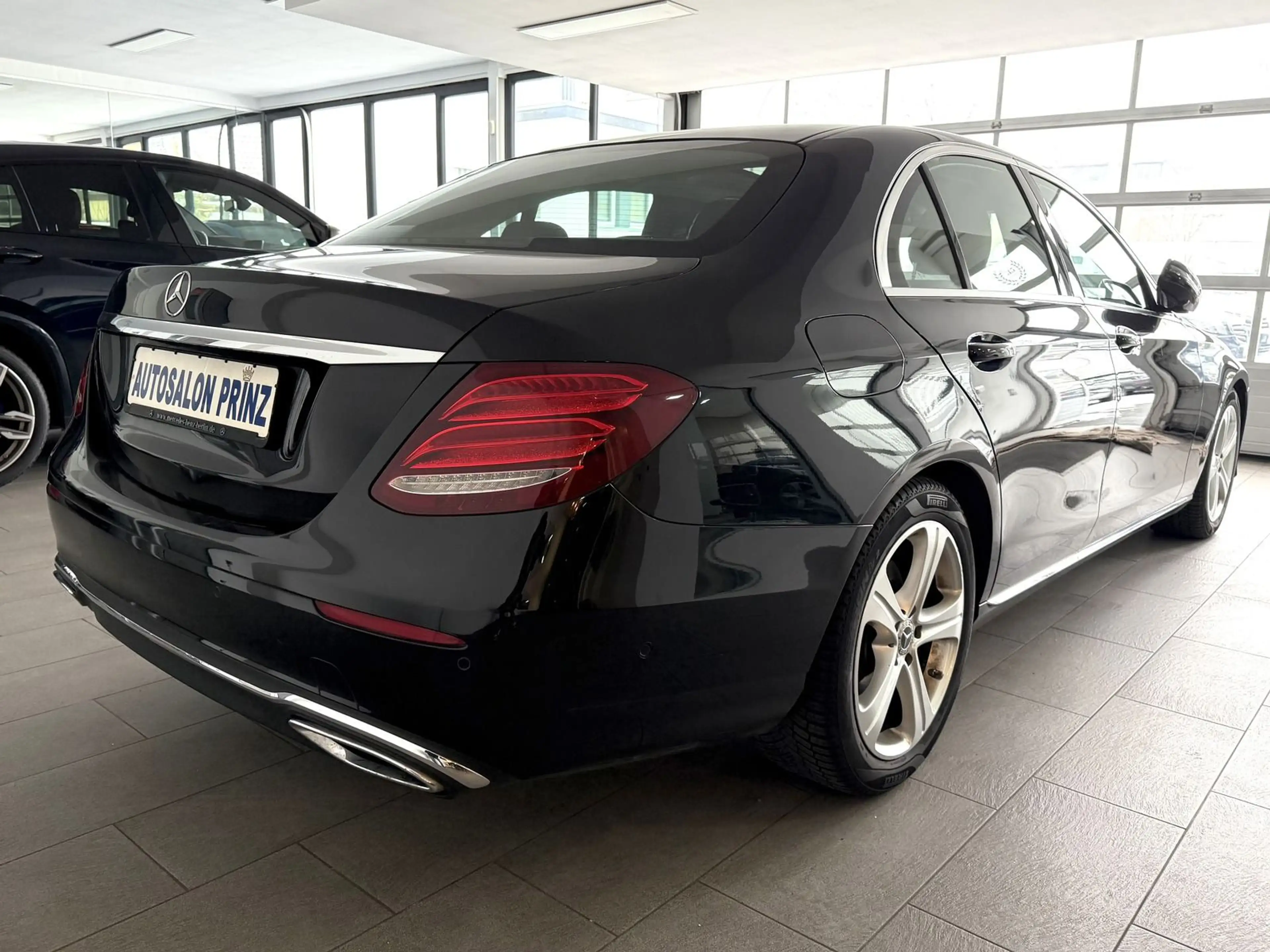 Mercedes-Benz E 350 d AUTOM COMAND KLIMA PANO LEDER PDC KAMERA — photo 8