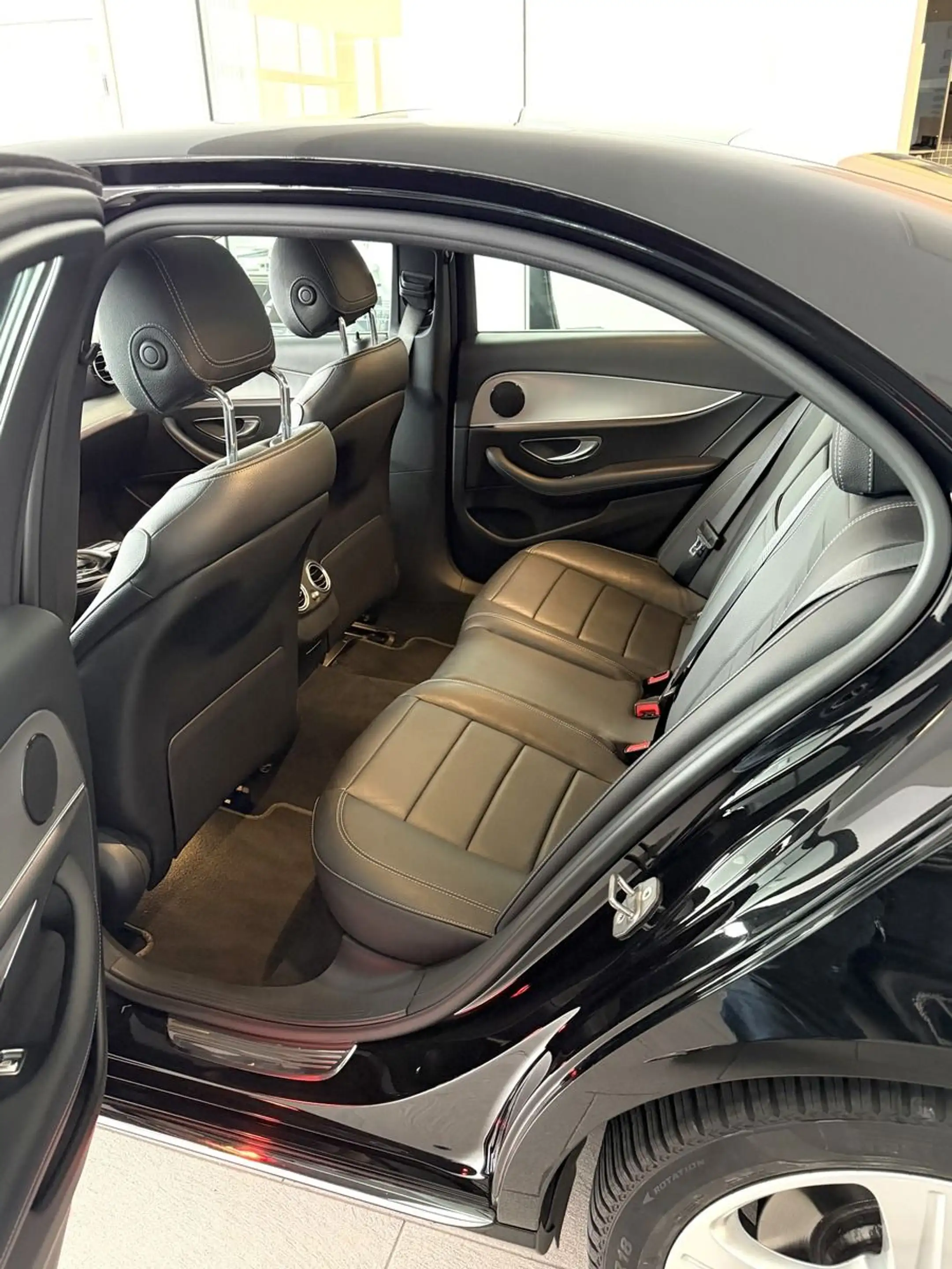 Mercedes-Benz E 350 d AUTOM COMAND KLIMA PANO LEDER PDC KAMERA — photo 12