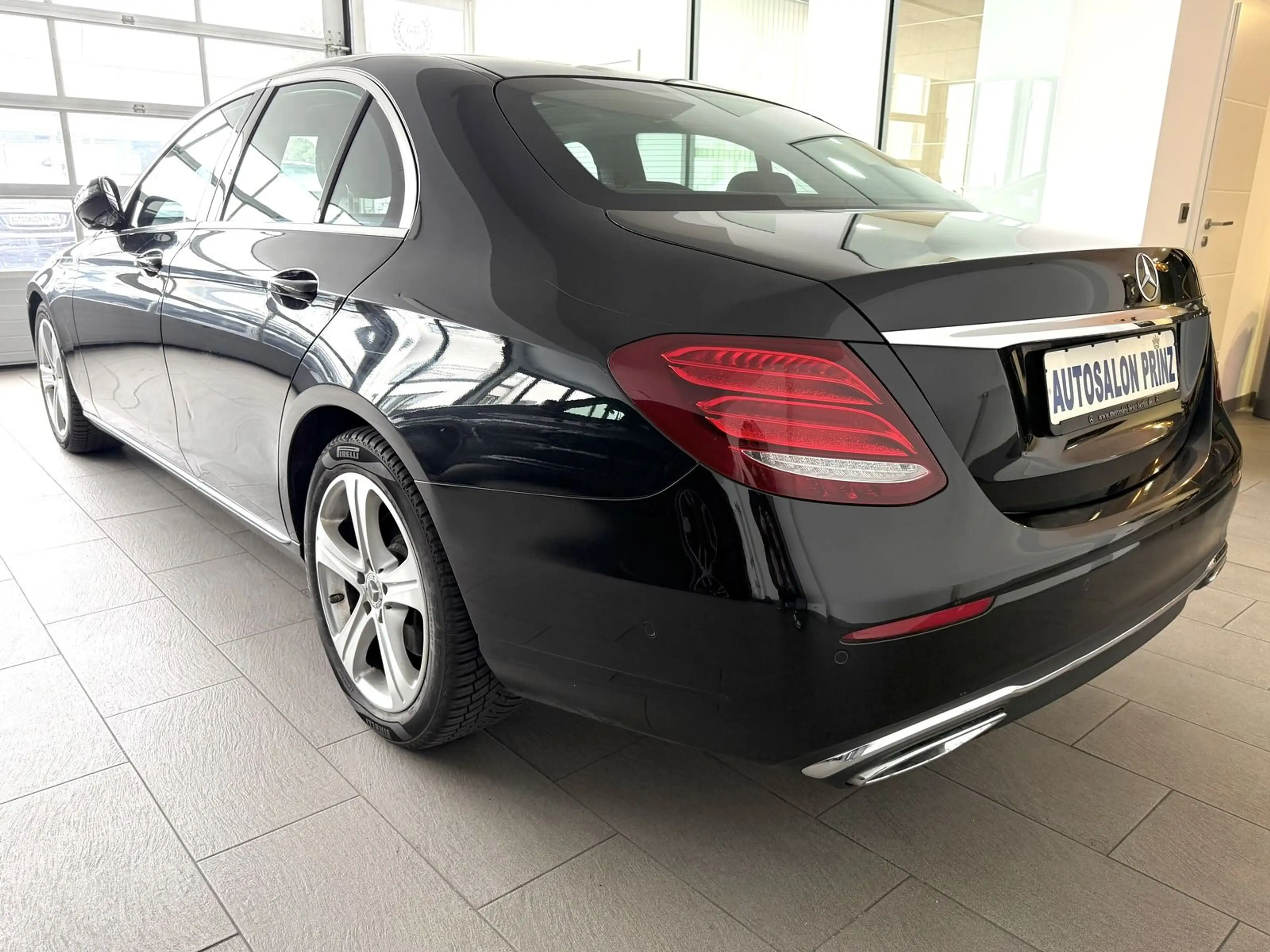 Mercedes-Benz E 350 d AUTOM COMAND KLIMA PANO LEDER PDC KAMERA — photo 9