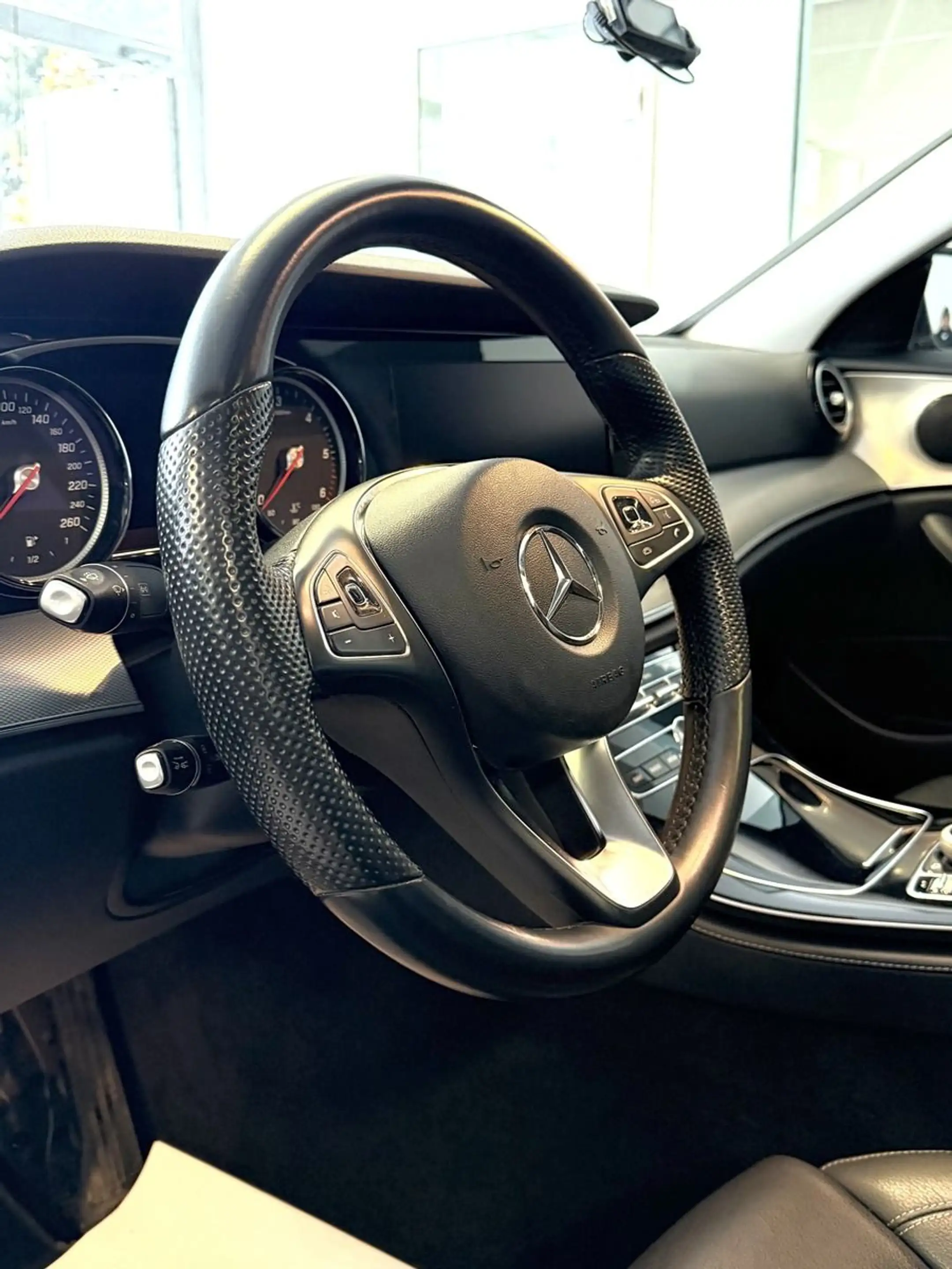 Mercedes-Benz E 350 d AUTOM COMAND KLIMA PANO LEDER PDC KAMERA — photo 14