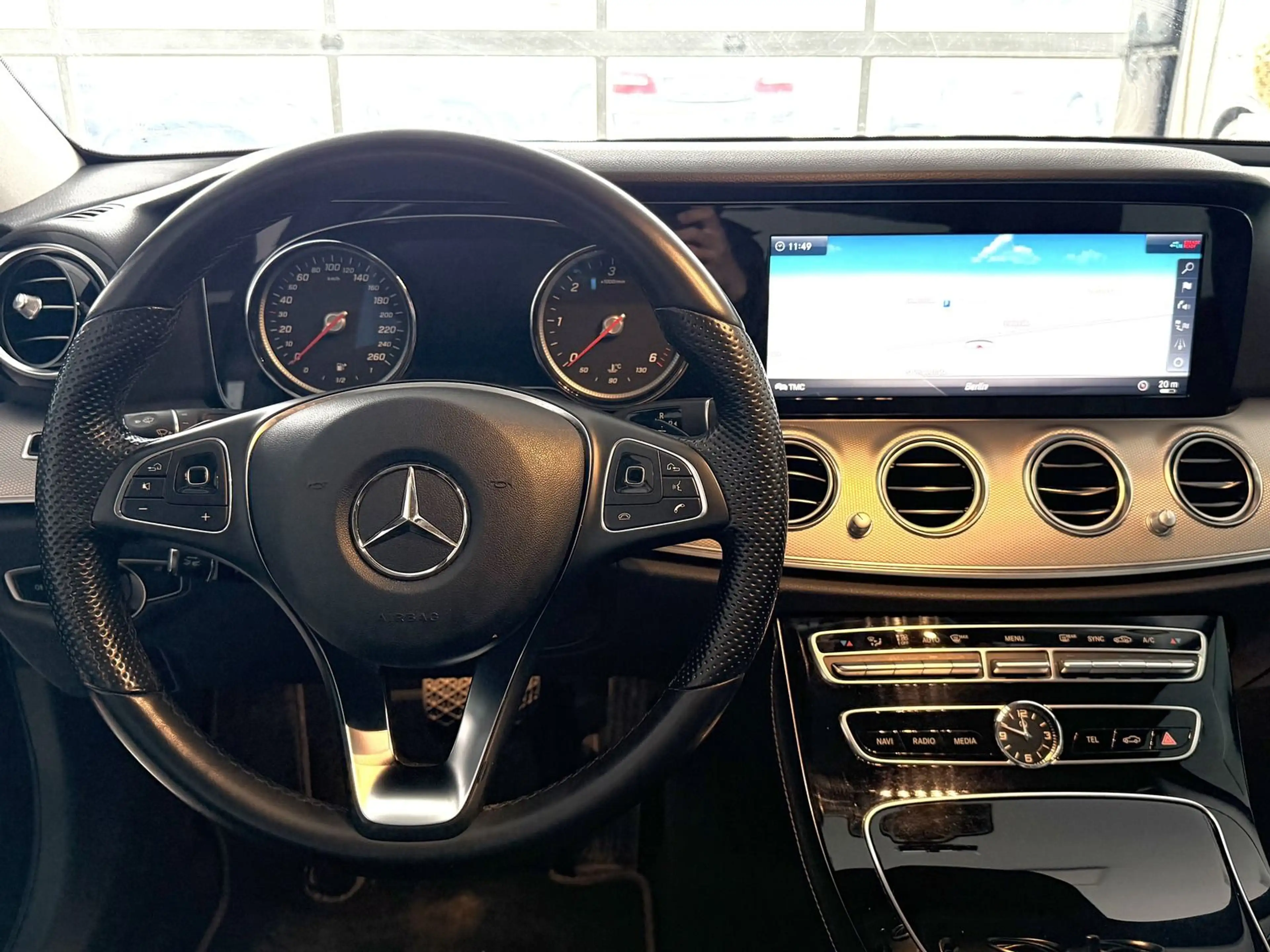 Mercedes-Benz E 350 d AUTOM COMAND KLIMA PANO LEDER PDC KAMERA — photo 5