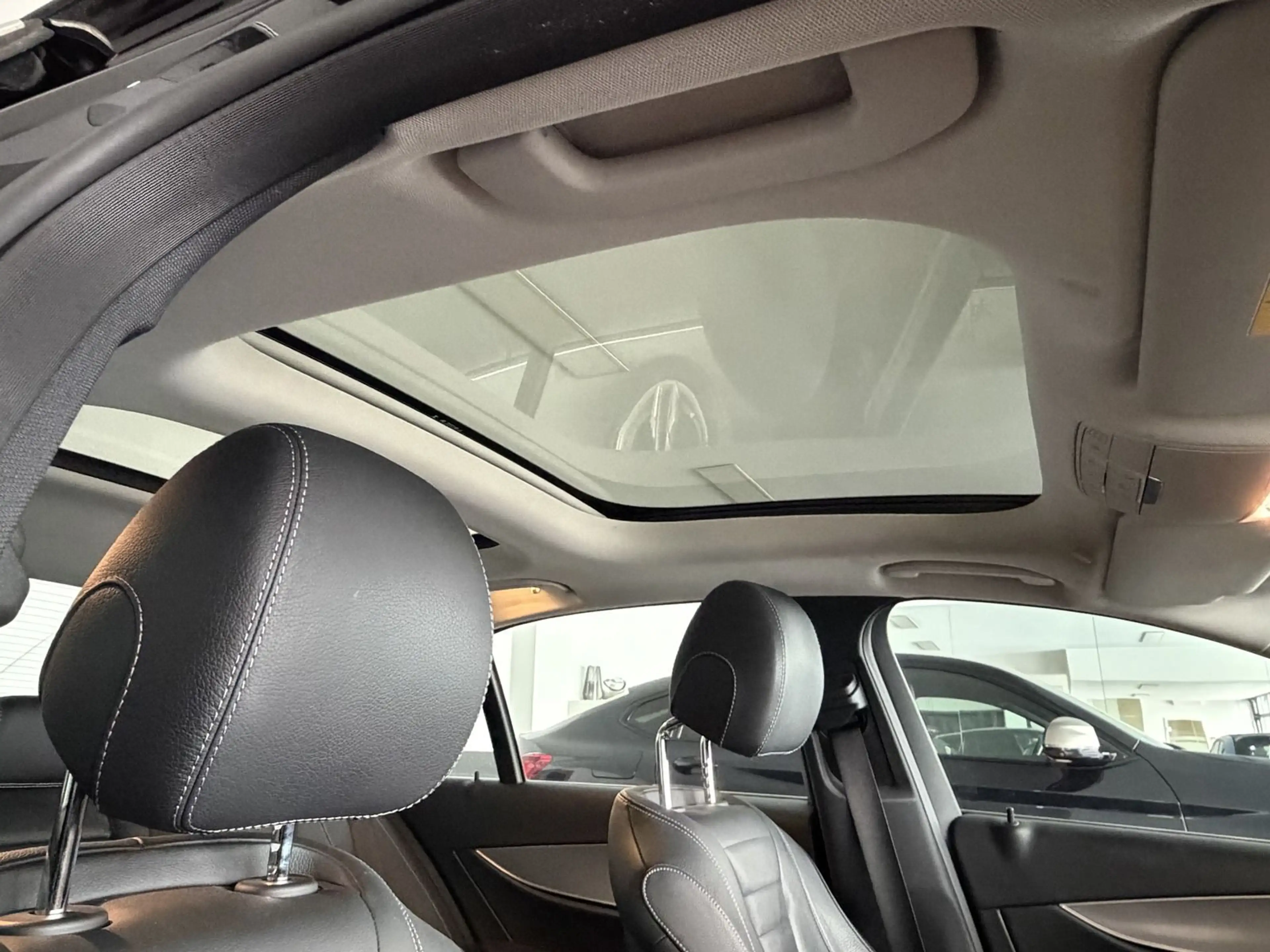 Mercedes-Benz E 350 d AUTOM COMAND KLIMA PANO LEDER PDC KAMERA — photo 4