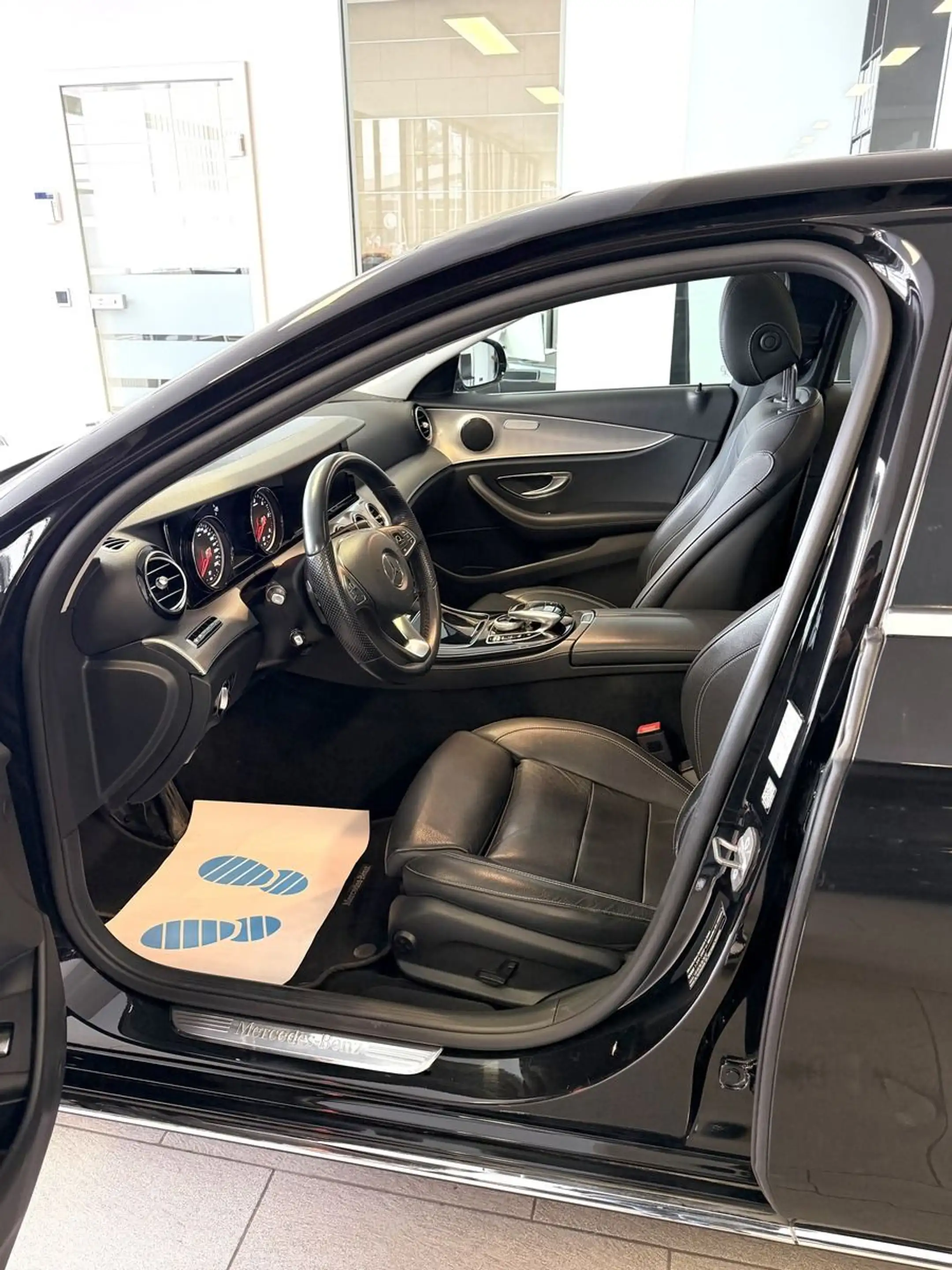 Mercedes-Benz E 350 d AUTOM COMAND KLIMA PANO LEDER PDC KAMERA — photo 13