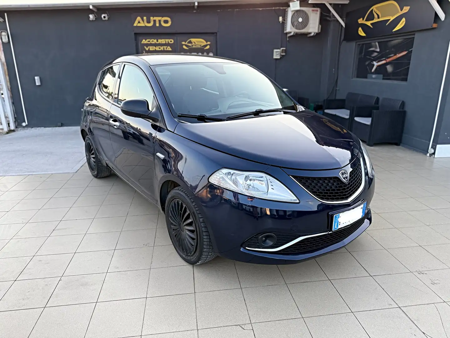 Lancia Ypsilon 1.2 Platinum s&s 69cv my19 Garanzia 12 Mesi - 1
