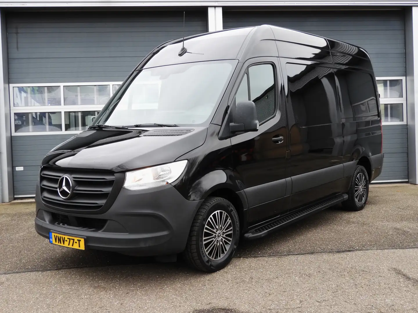 Mercedes-Benz Sprinter 317 1.9 CDI L2H2 AUT | RWD | EURO 6 | CAMERA | 3.5 Zwart - 1