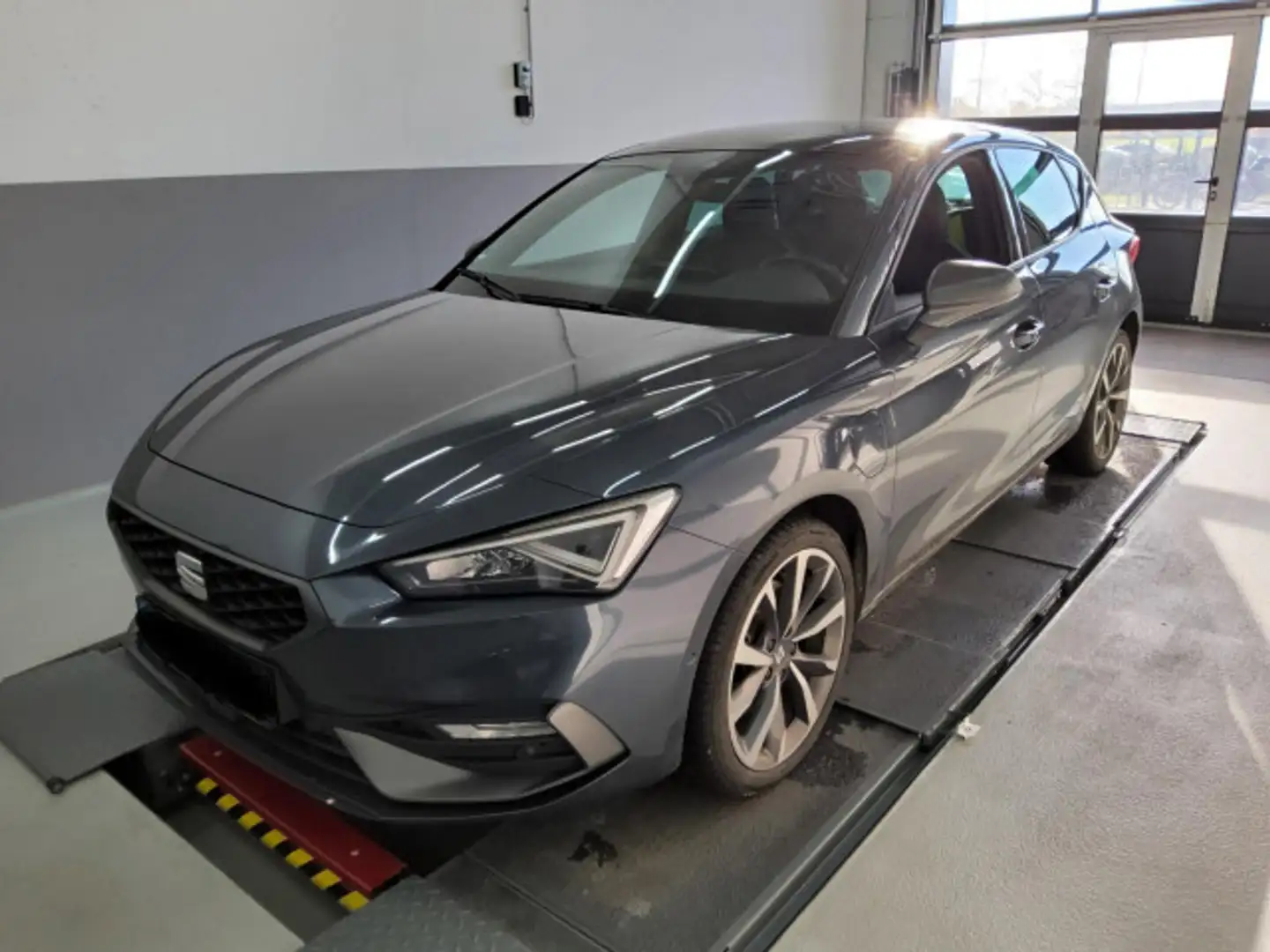 SEAT Leon FR 1.4 e-Hybrid DSG*PANO*LED*ACC*NAVI*8fach Grau - 2