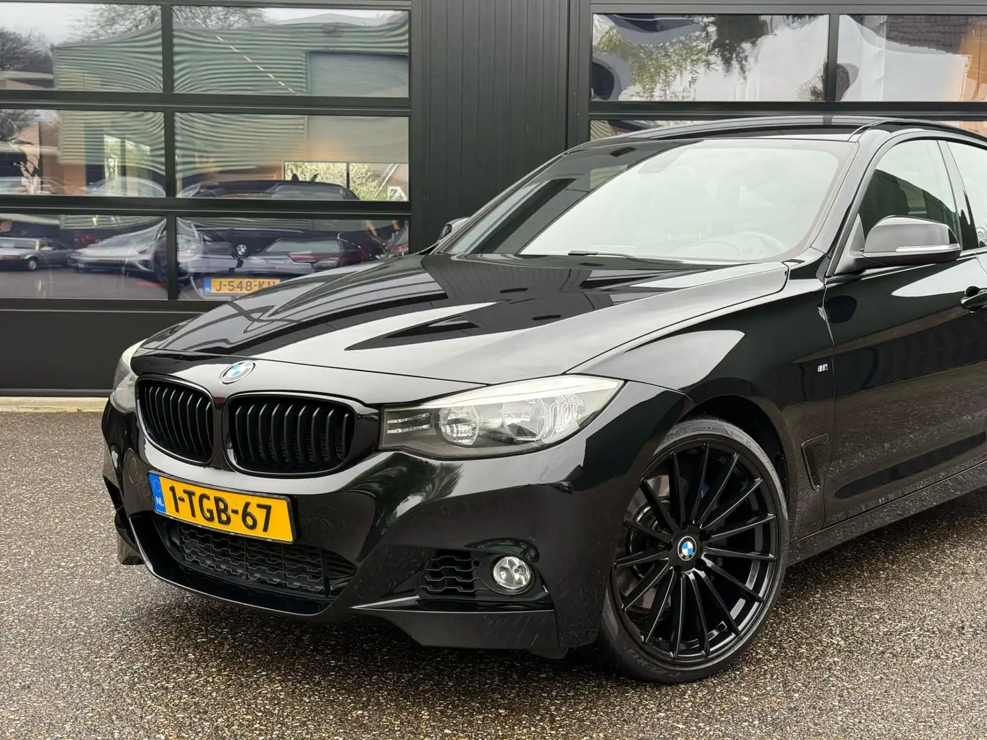 BMW 335 3-serie Gran Turismo 335i GT M-Sport Shadowline Zwart - 2