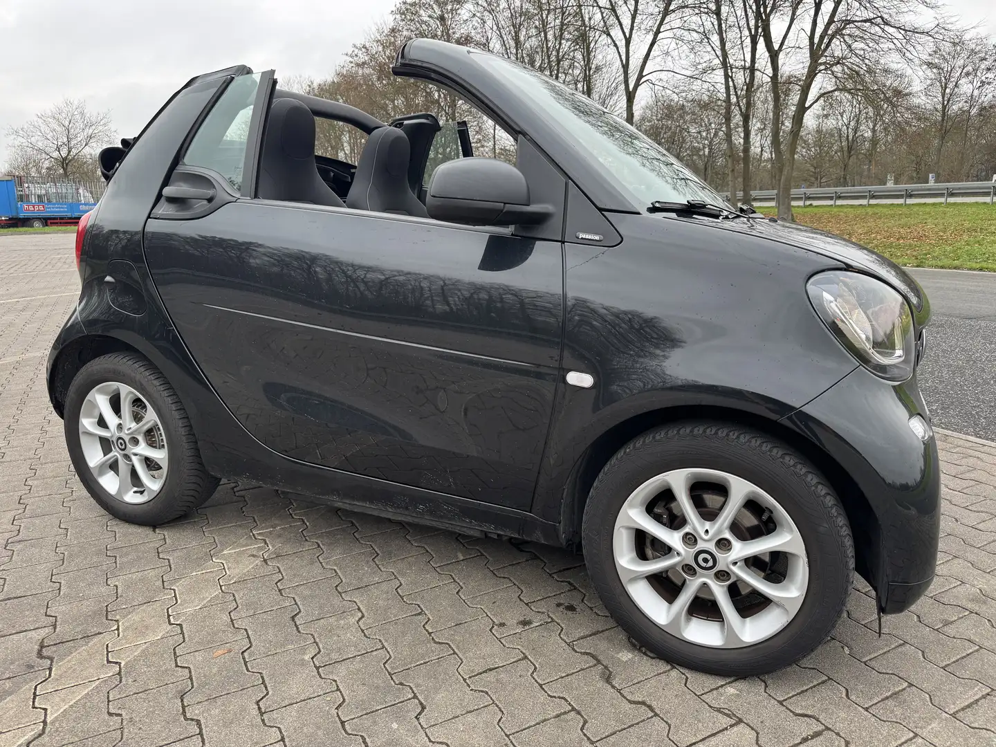 smart forTwo Cabrio, Passion, 1.Hd, Navi, LED, Sitzh. Zwart - 1