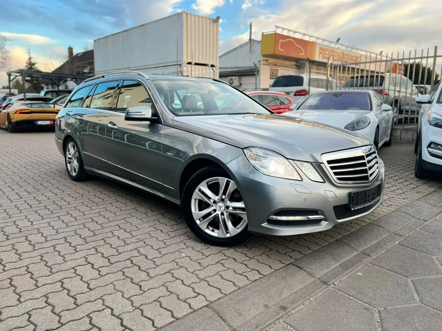 Mercedes-Benz E 350 CDI T 4Matic*NAVI*LEDER*SHZG*BiXENON* Silber - 1