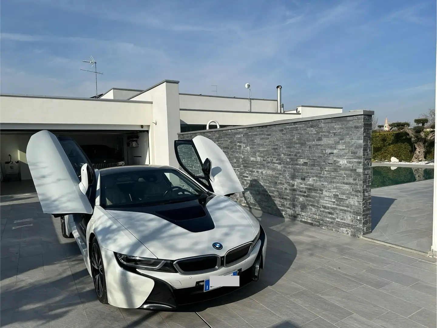 BMW i8 Coupe 1.5 auto Biały - 1