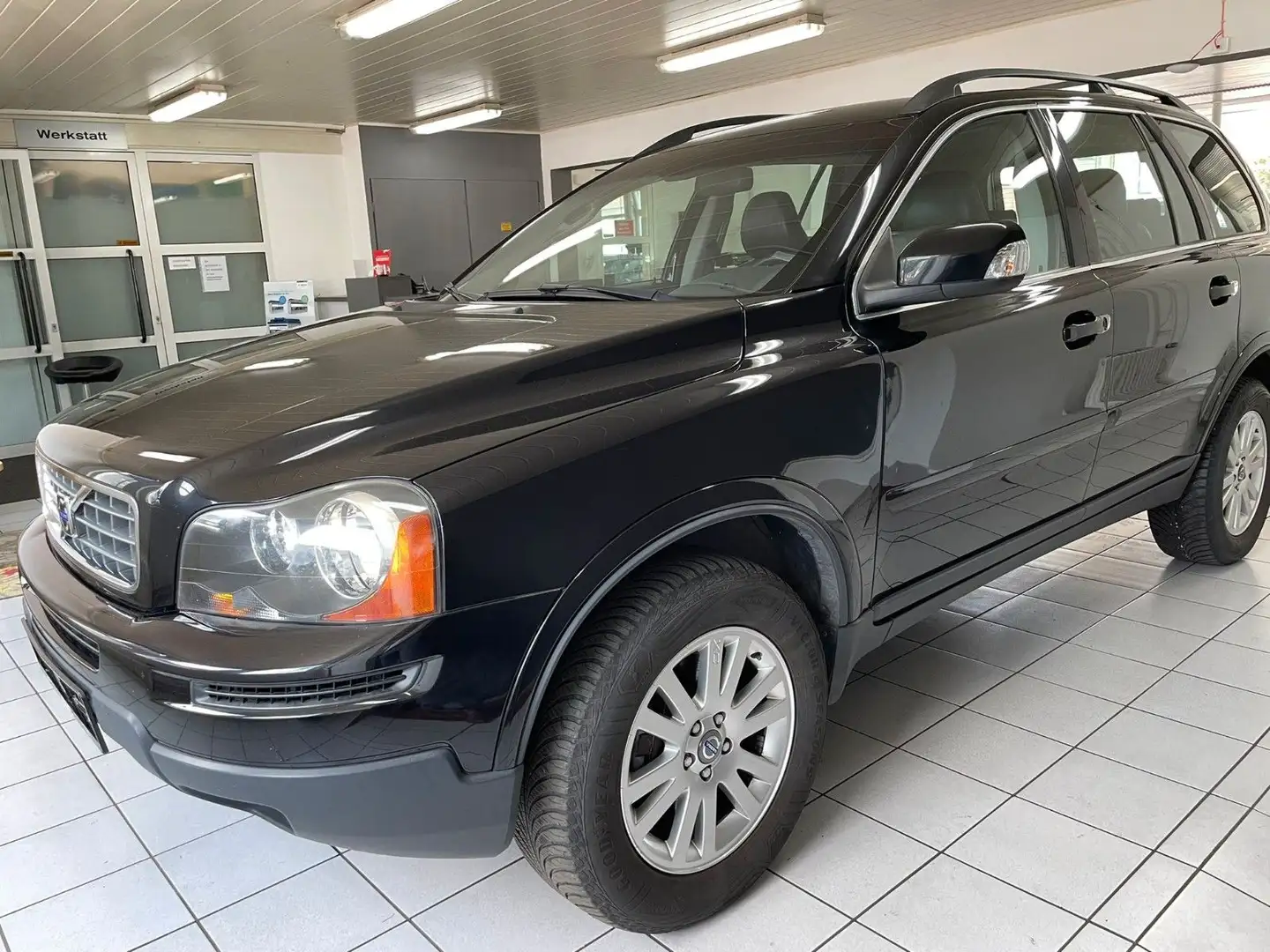 Volvo XC90 3.2 Momentum Geartronic 7Sitzer*Leder*Navi Schwarz - 1
