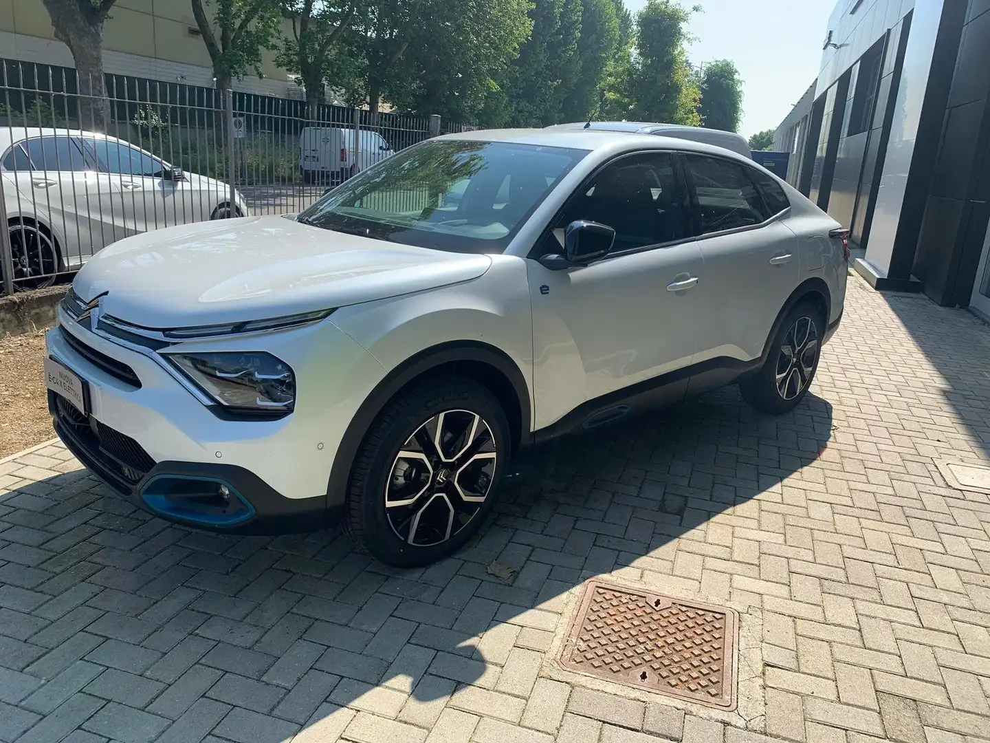 Citroen C4 X Nuova e-C4 X Elettrica 100kw (136cv) - Shine Bianco - 2
