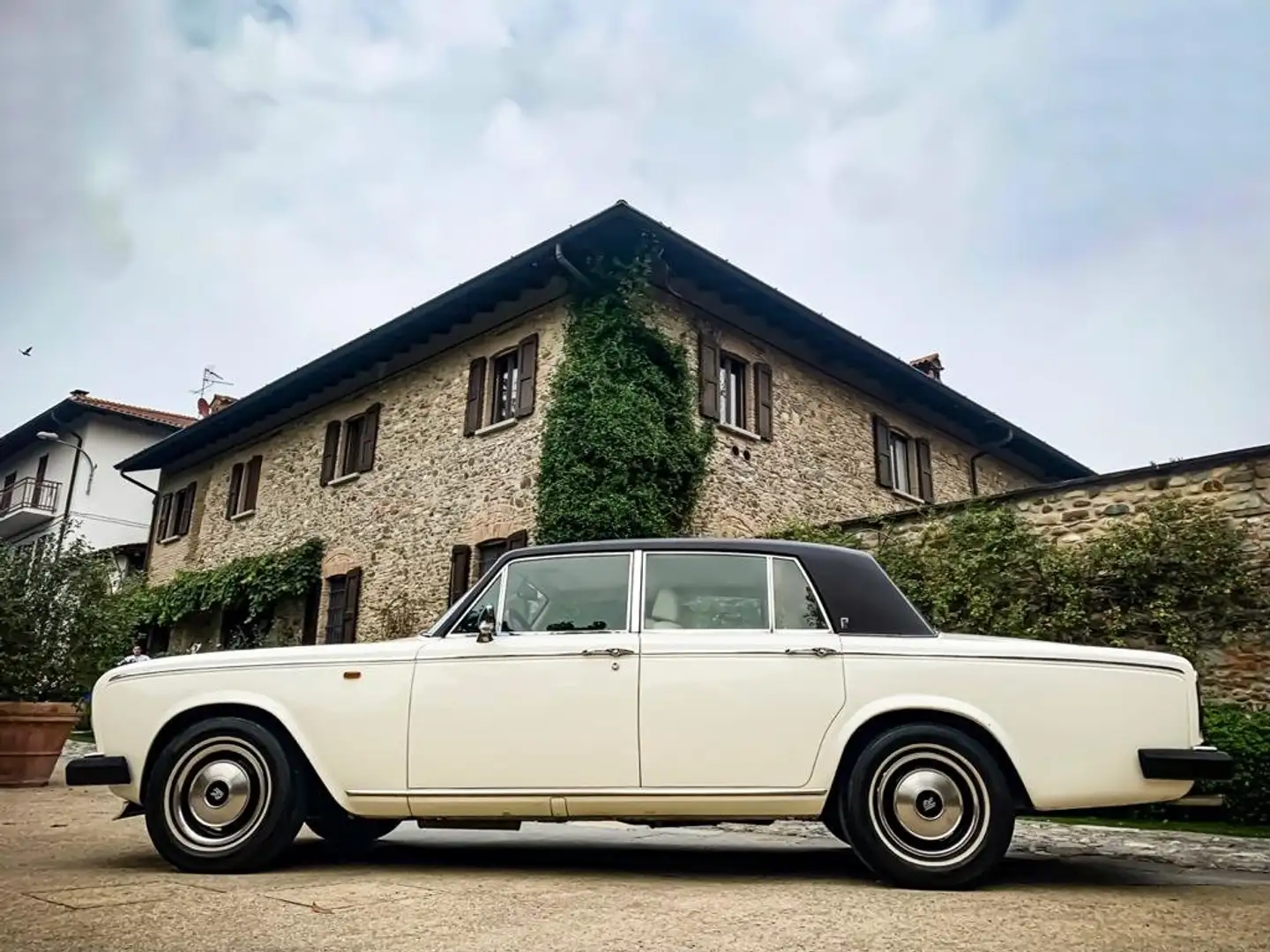 Rolls-Royce Silver Shadow Serie II Bílá - 2