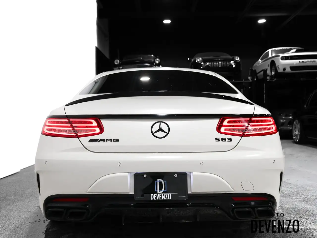 Mercedes-Benz S-Class снимка Mercedes-Benz S-Class