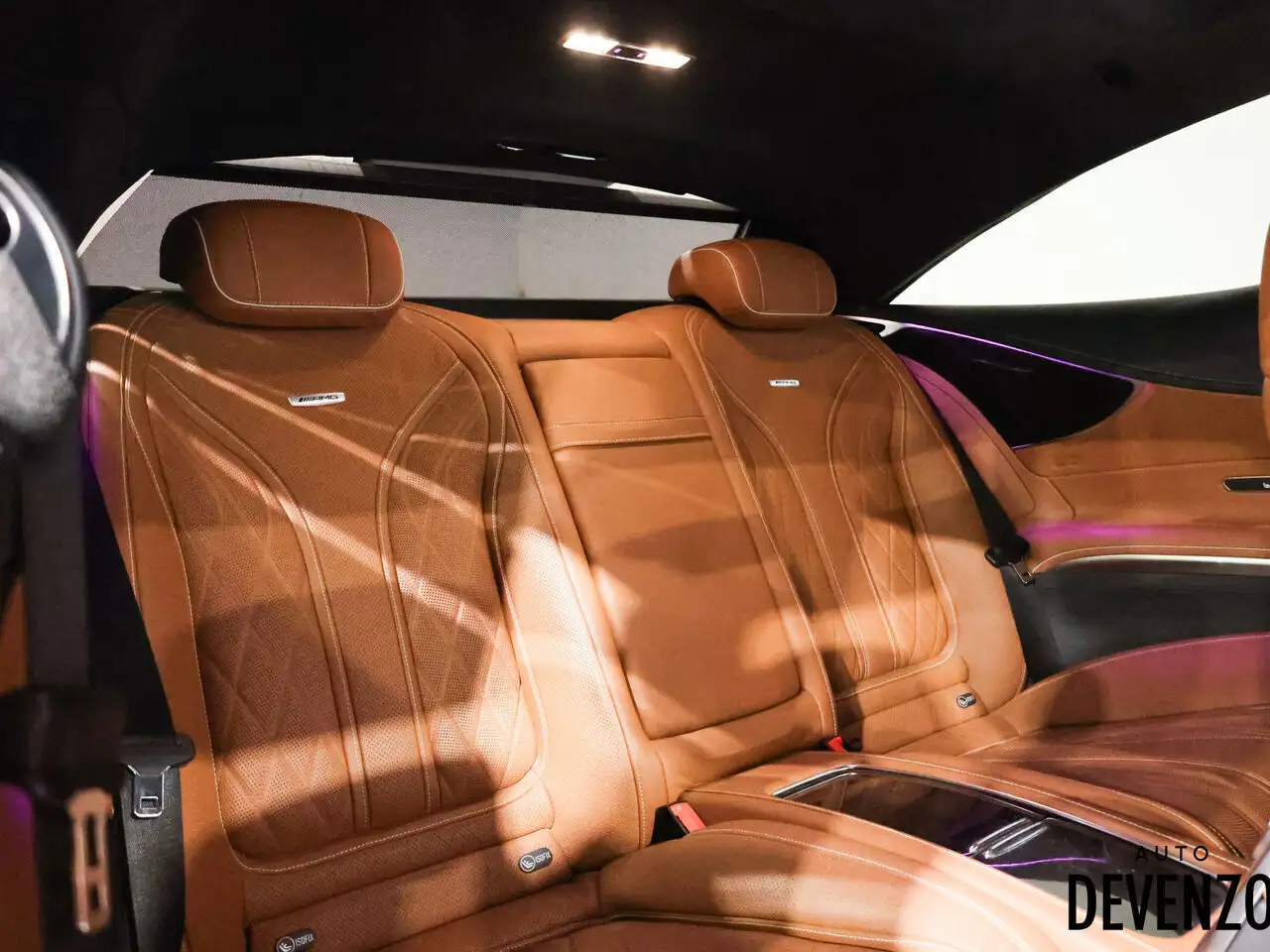 Mercedes-Benz S-Class снимка Mercedes-Benz S-Class