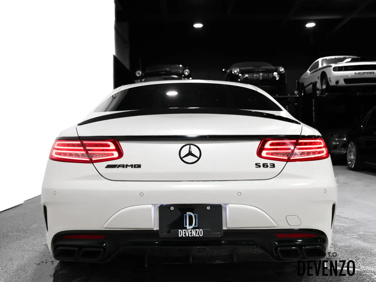 Mercedes-Benz S-Class снимка Mercedes-Benz S-Class