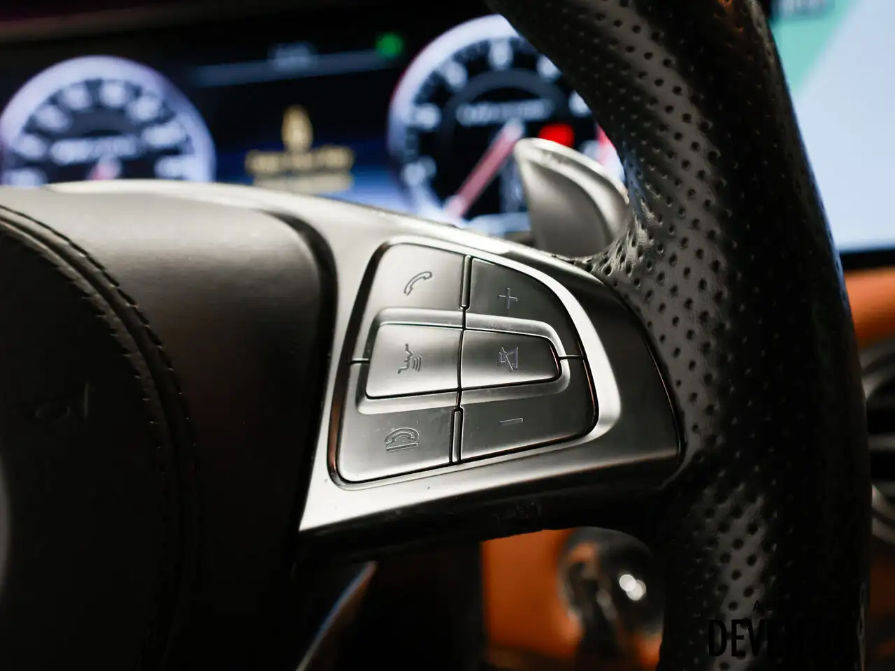 Mercedes-Benz S-Class снимка Mercedes-Benz S-Class