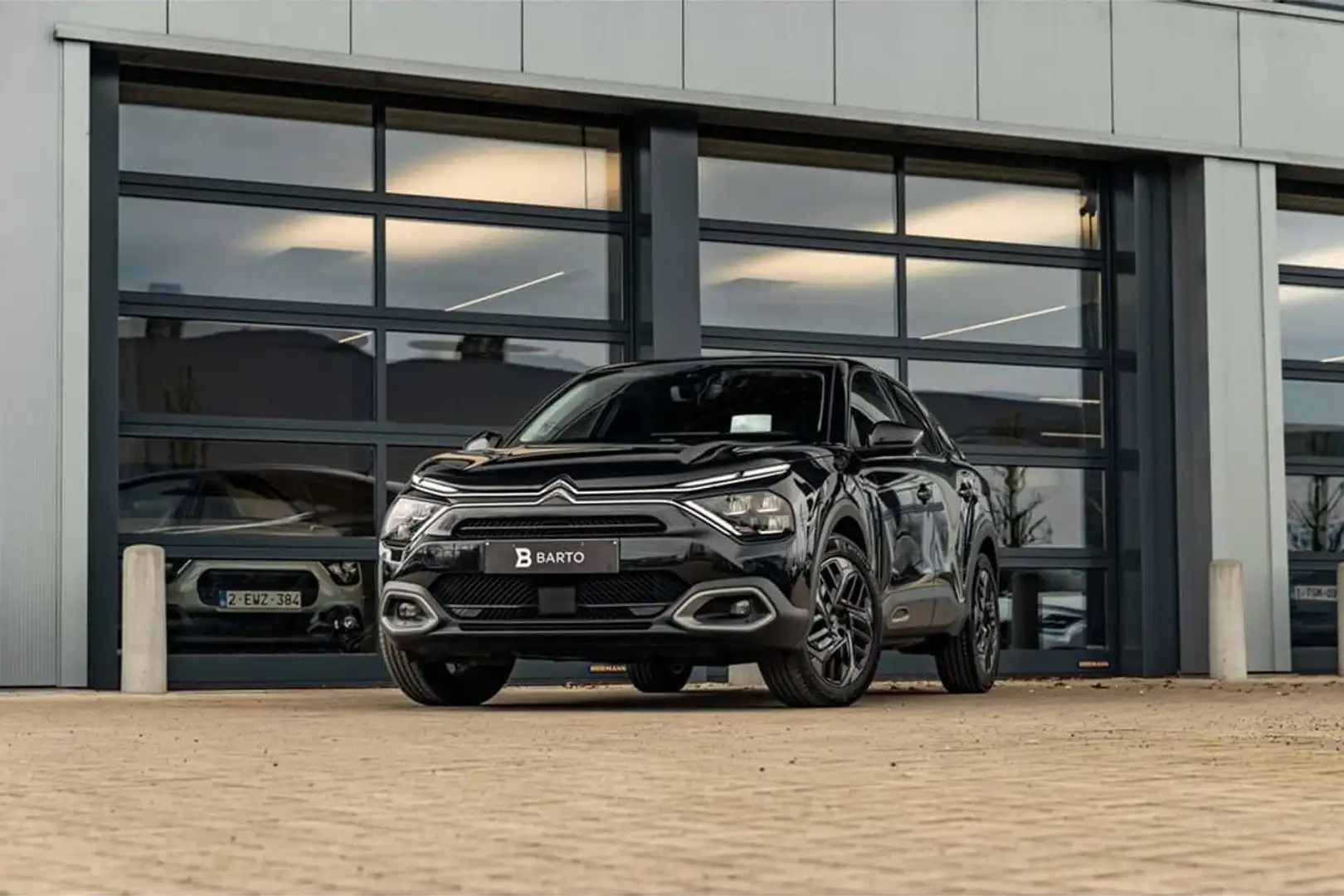 Citroen C4 Automaat | Volledig Leder | Massage | Camera | ... Zwart - 1