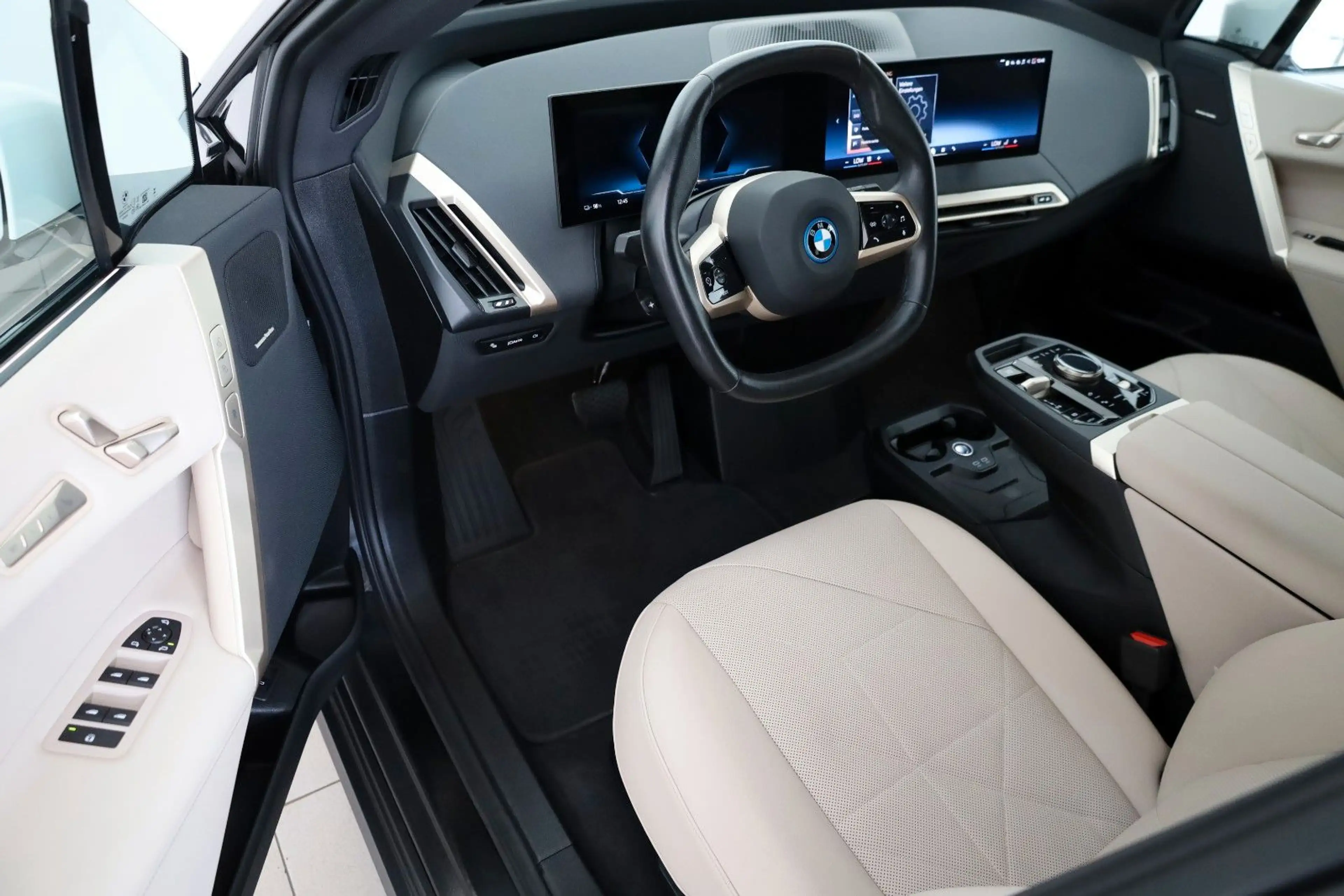 BMW iX 50, Wärmekomfort,HUD,Laser,360K.,Pano,AHK,+WR — photo 9