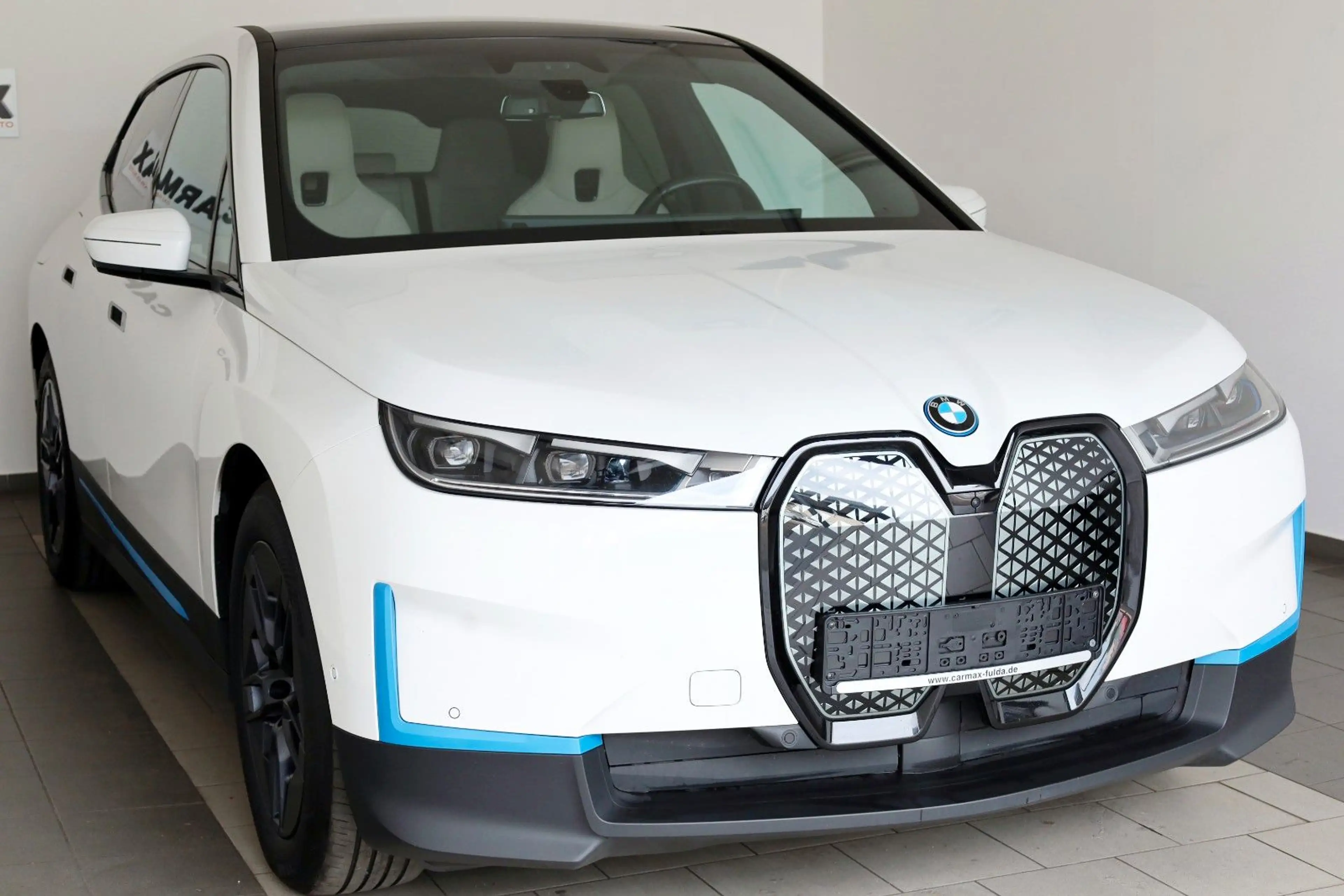 BMW iX 50, Wärmekomfort,HUD,Laser,360K.,Pano,AHK,+WR — photo 7