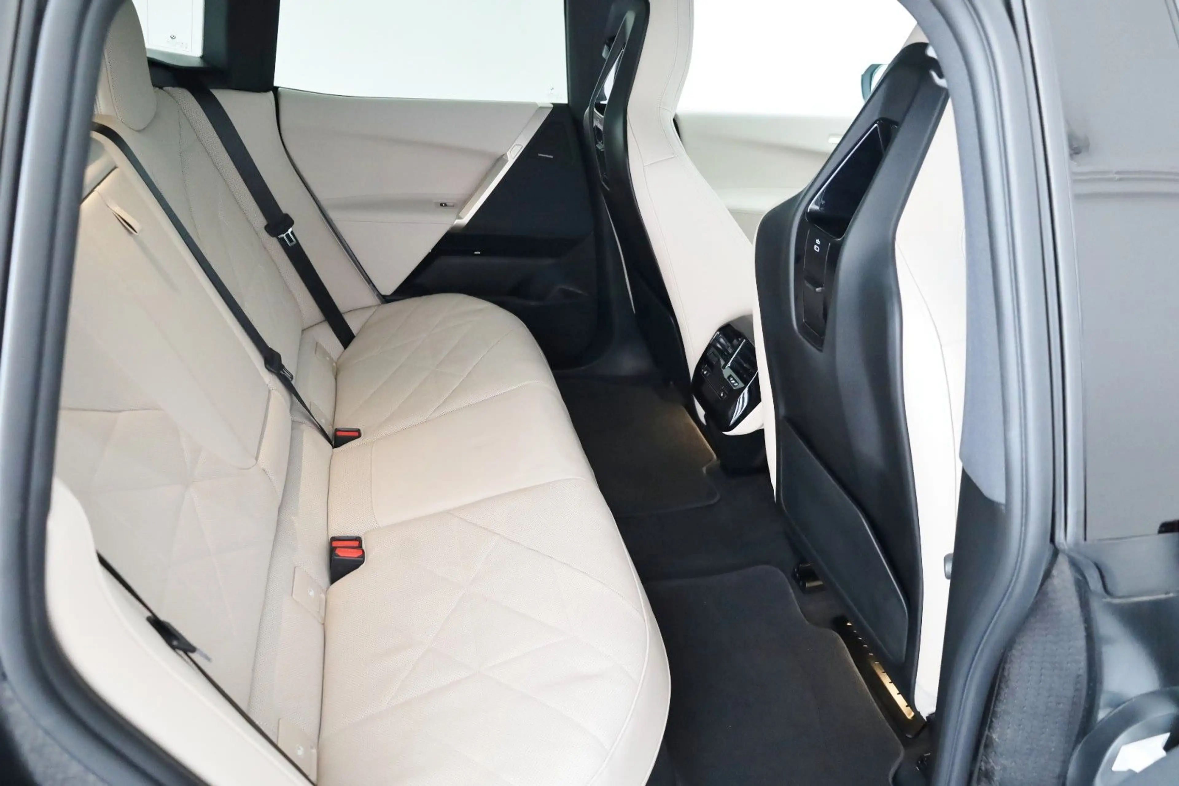 BMW iX 50, Wärmekomfort,HUD,Laser,360K.,Pano,AHK,+WR — photo 6