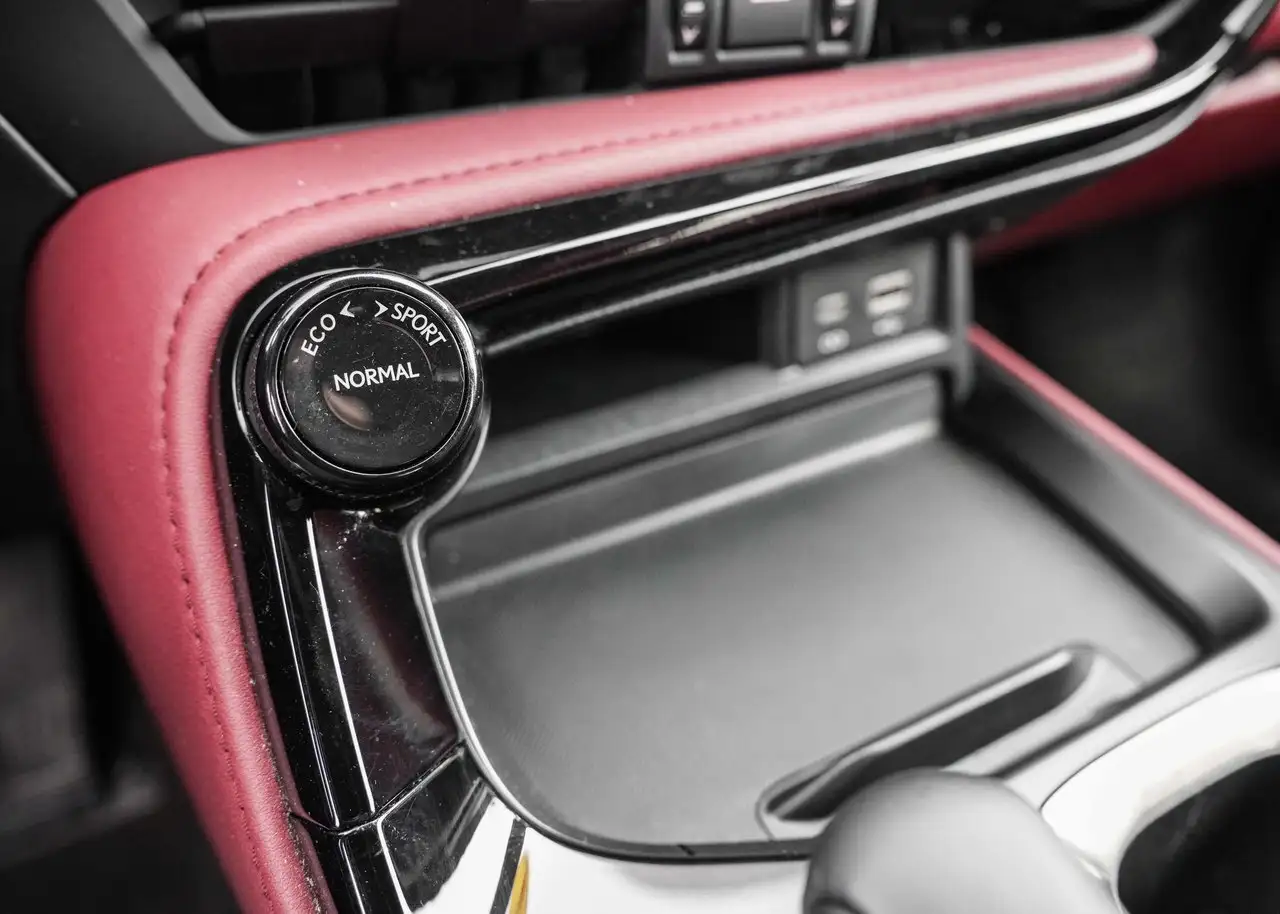 Lexus NX снимка Lexus NX