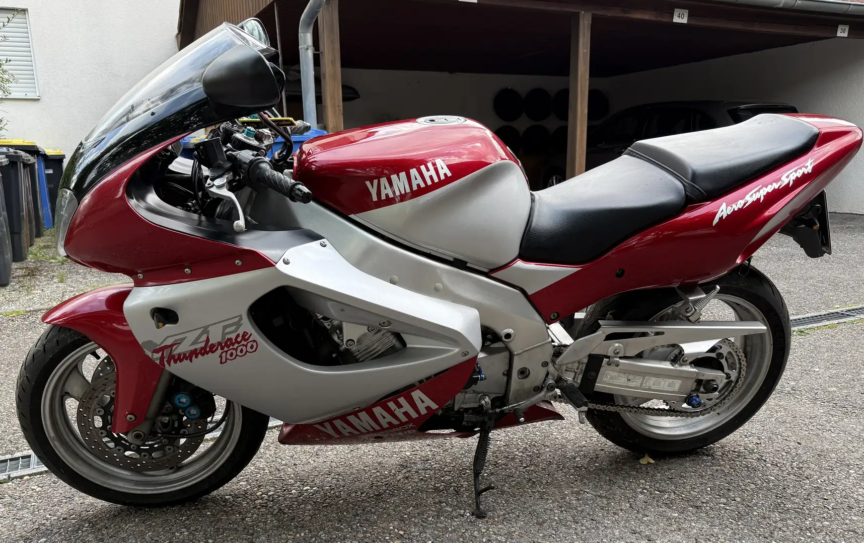 Yamaha YZF 1000 Thunderace - 2