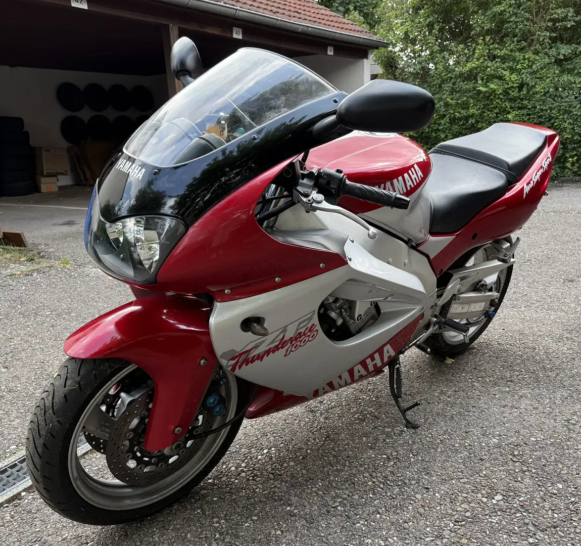 Yamaha YZF 1000 Thunderace - 1