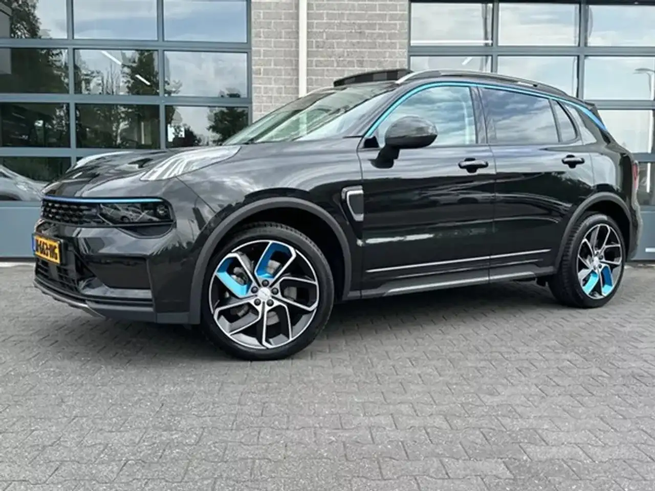 Lynk & Co 01