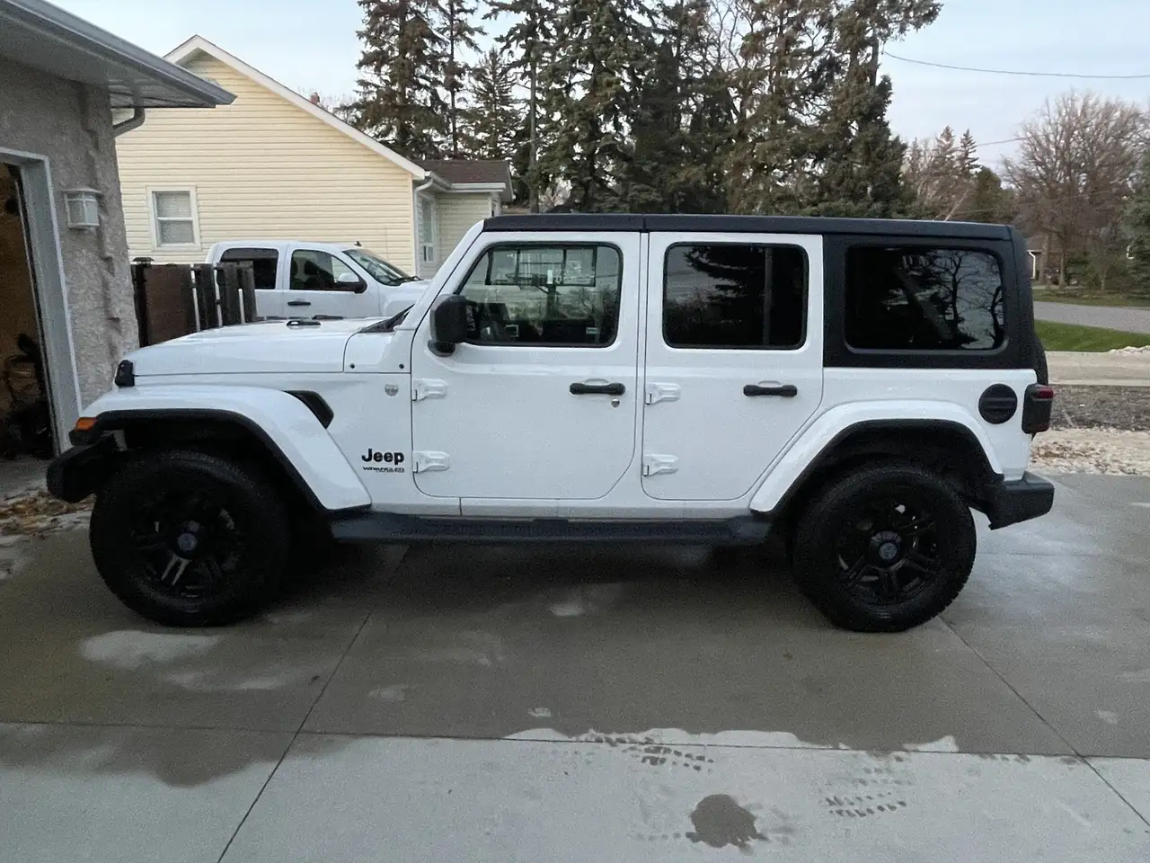 Jeep Wrangler photo Jeep Wrangler