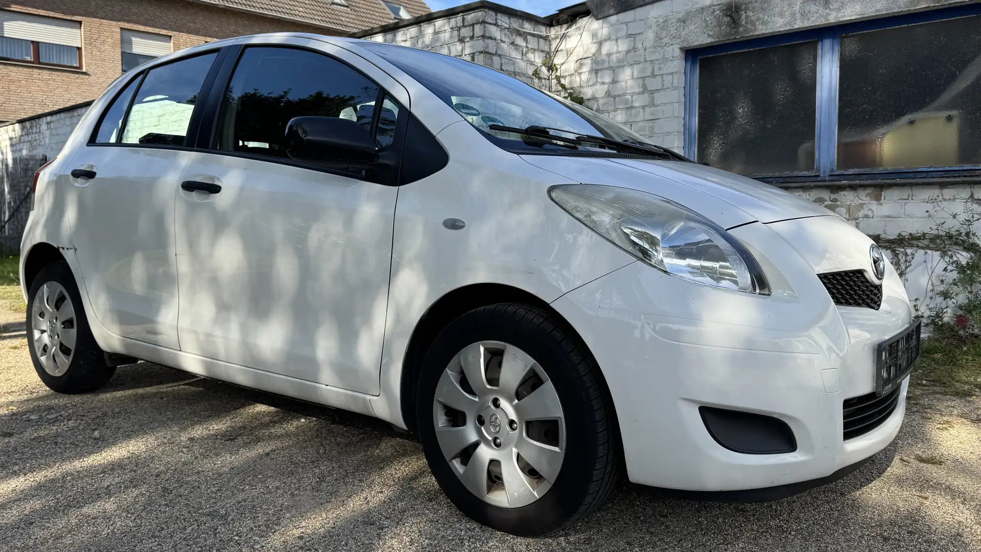 Toyota Yaris Yaris 1.4 D-4D /KLIMA/TÜV 09-2027/EURO 5 Weiß - 2