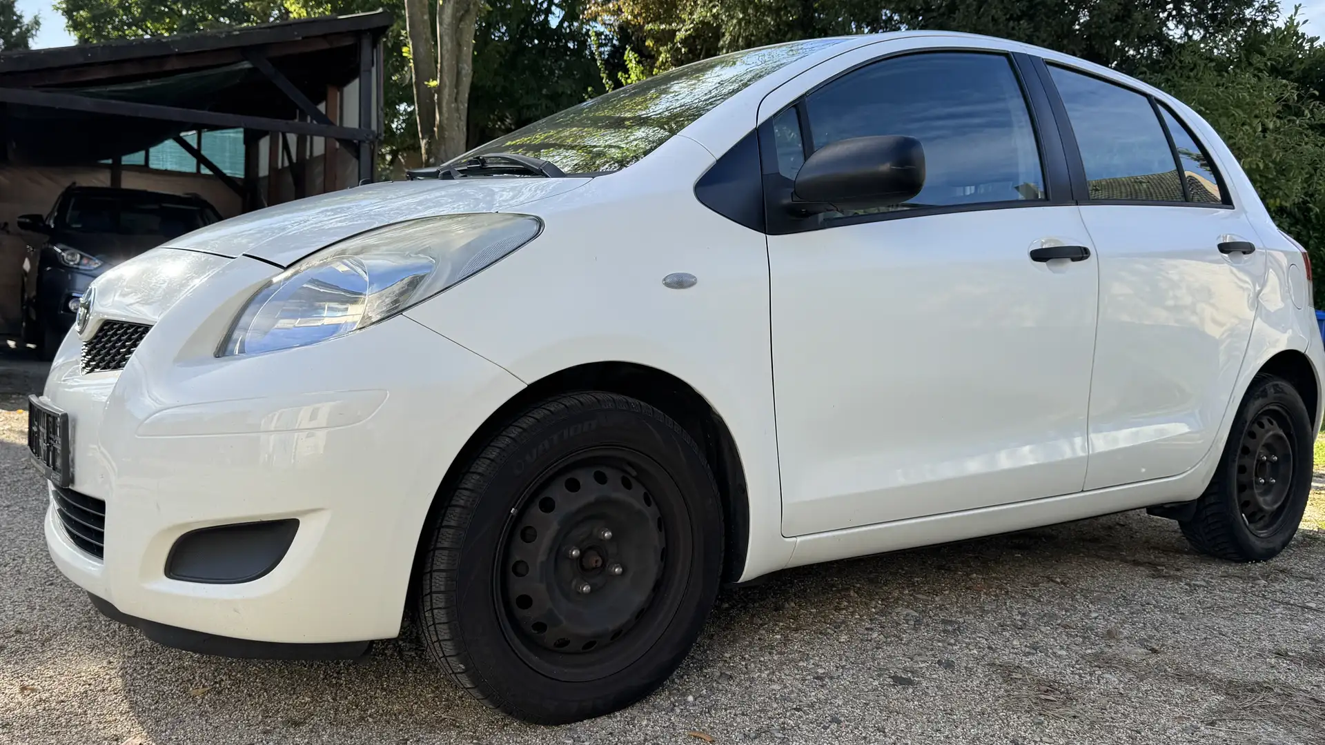 Toyota Yaris Yaris 1.4 D-4D /KLIMA/TÜV 09-2027/EURO 5 Weiß - 1
