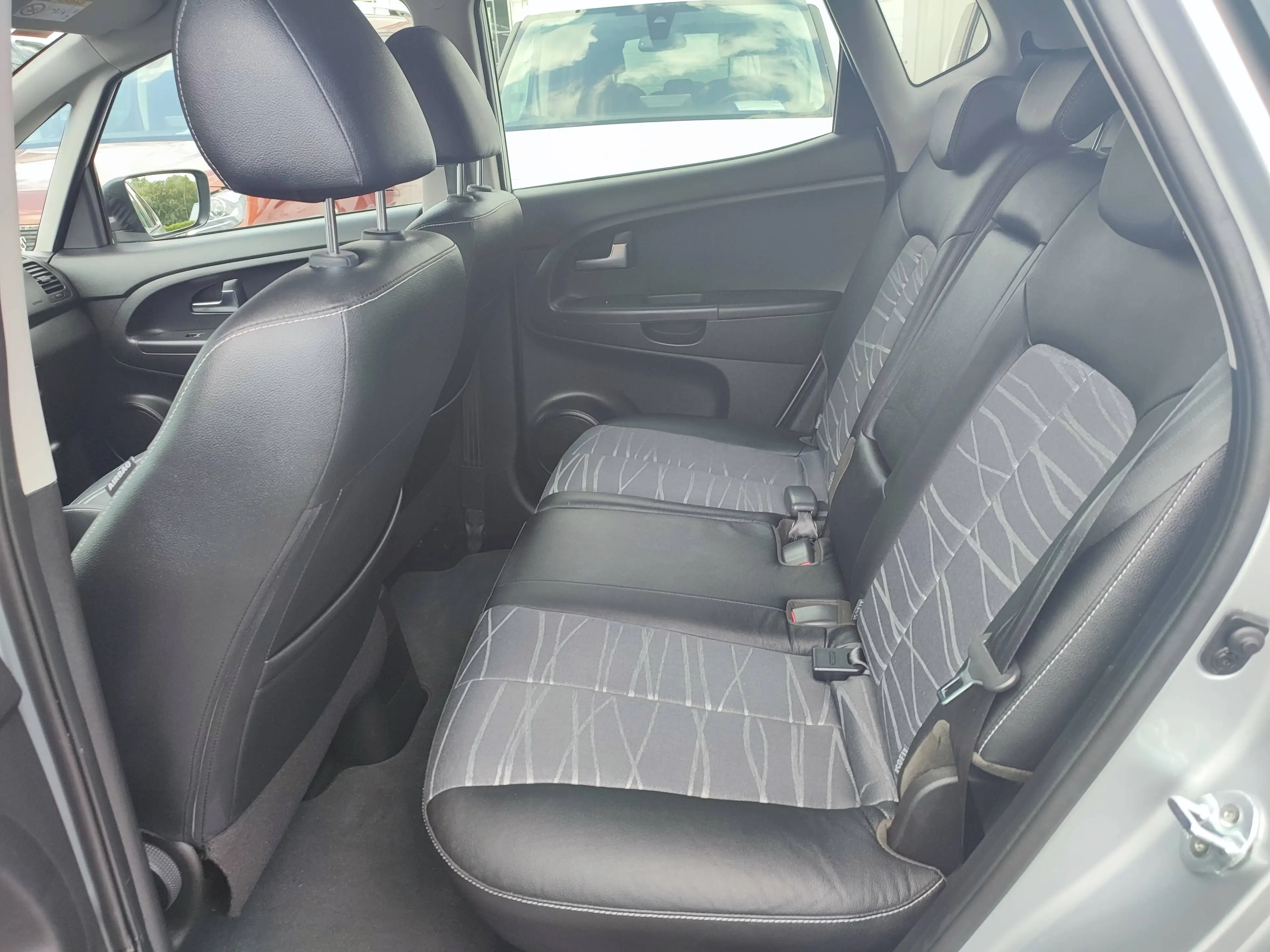 Kia Venga Venga 1.6 CVVT Automatik/Navi+Cam/Klimaaut. — photo 13