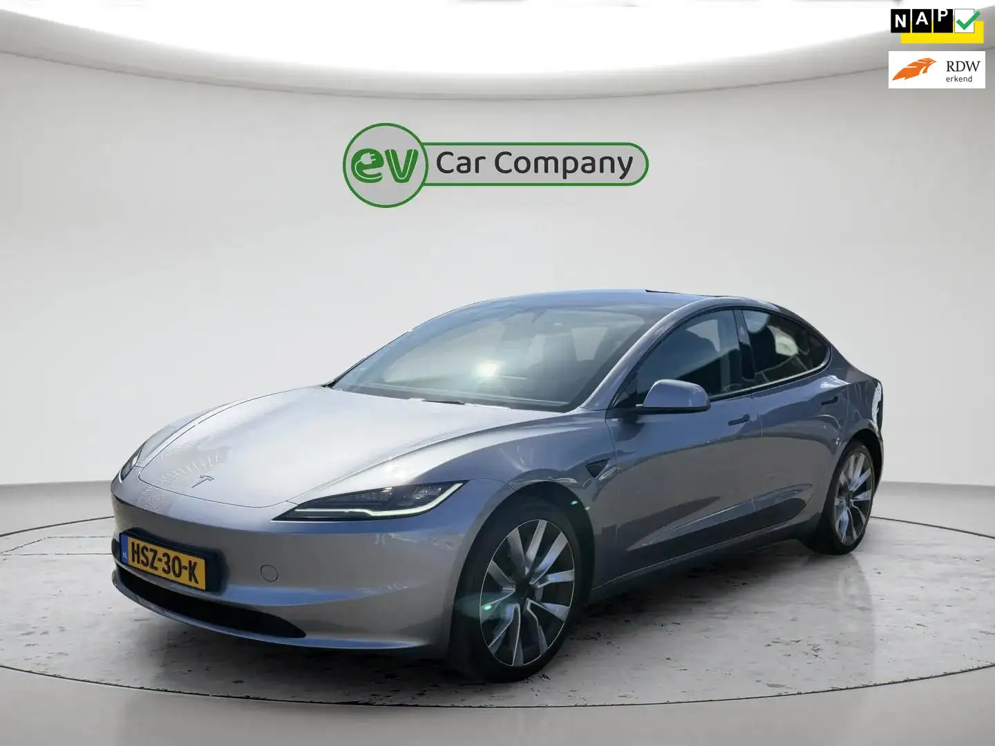 Tesla Model 3 RWD 60 kWh | Highland | 2025 | Stealth Grey | 513k Gris - 1