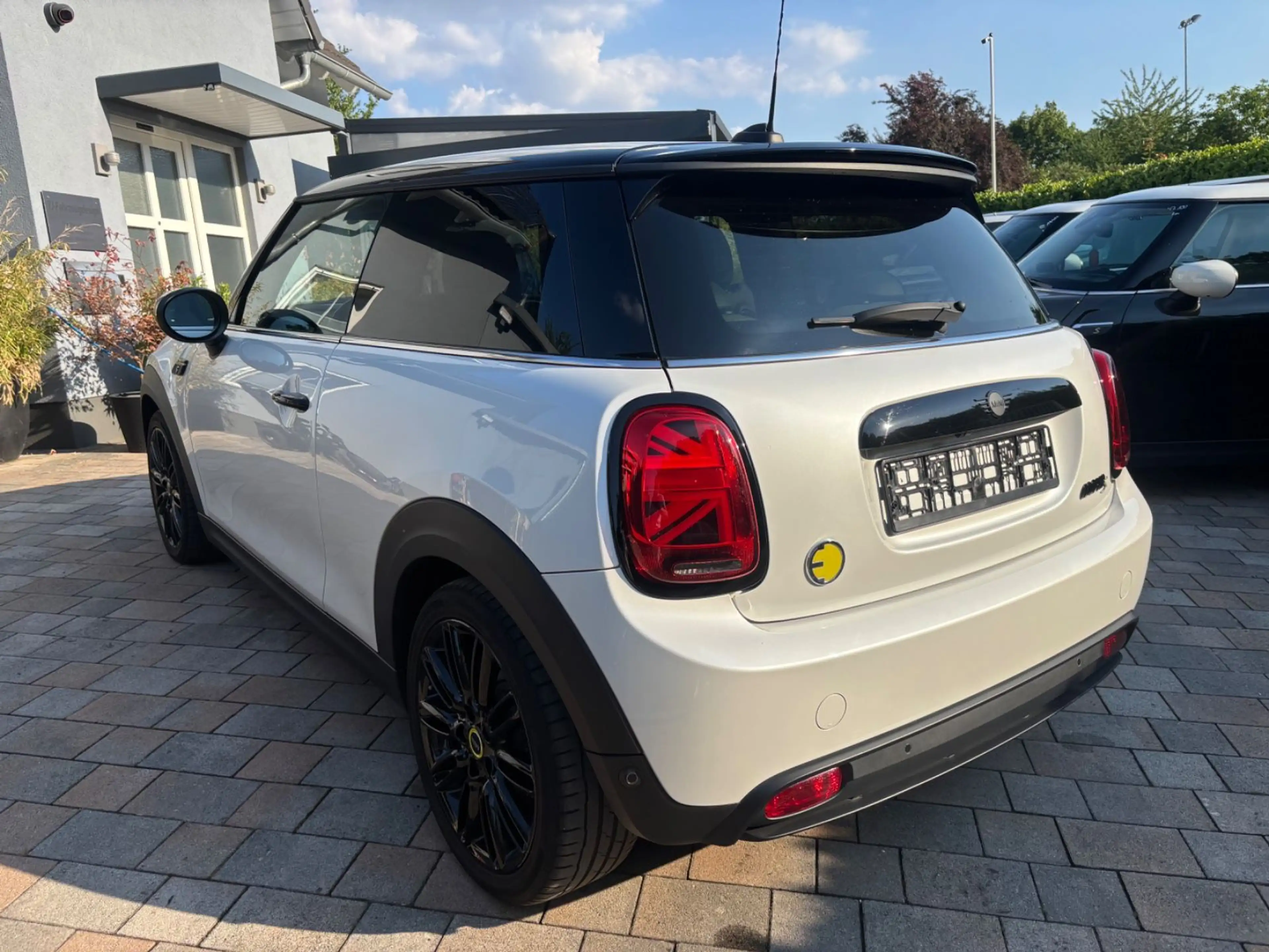 MINI Cooper SE Cooper YOURS  Pano HUD Navi LED KAM H/K 17 Ufrei — photo 8