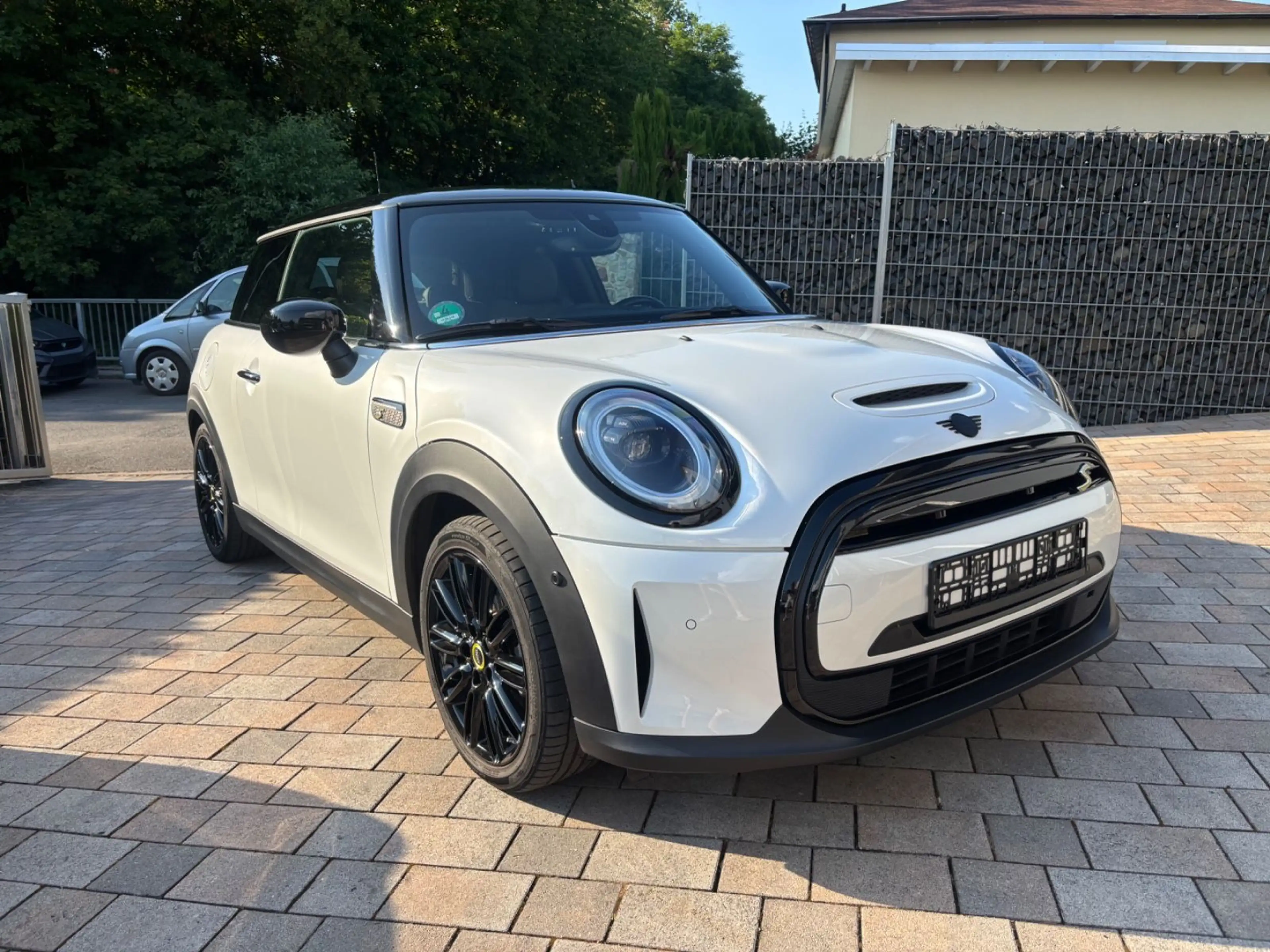 MINI Cooper SE Cooper YOURS  Pano HUD Navi LED KAM H/K 17 Ufrei — photo 3