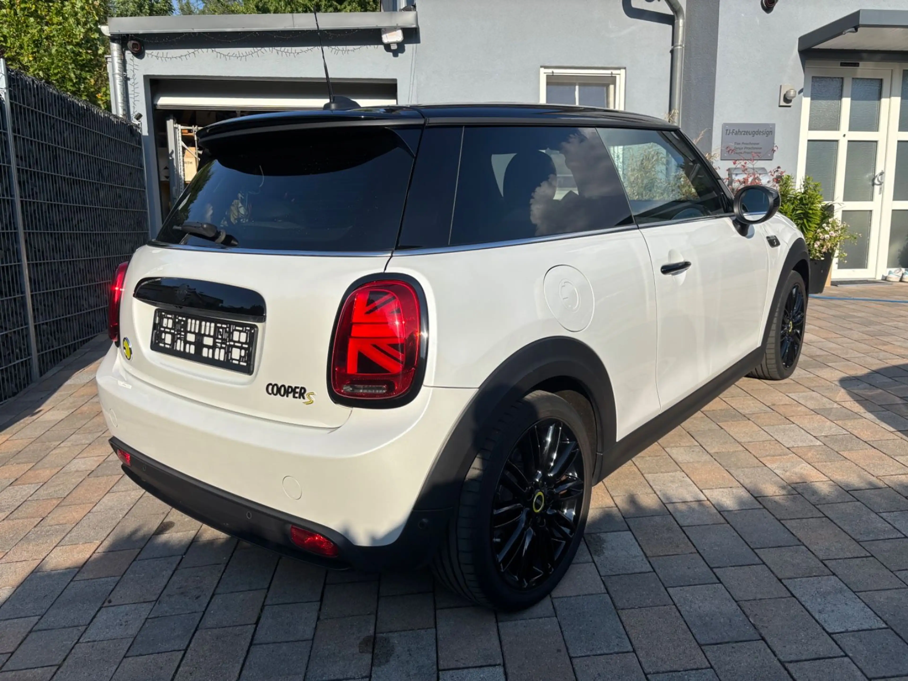 MINI Cooper SE Cooper YOURS  Pano HUD Navi LED KAM H/K 17 Ufrei — photo 6