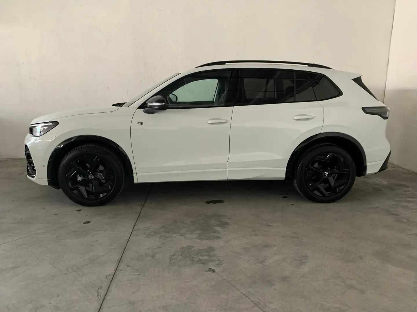 Volkswagen Tiguan 1.5 etsi R Line 150cv dsg GARANZIA 2028 prezzo Bianco - 2