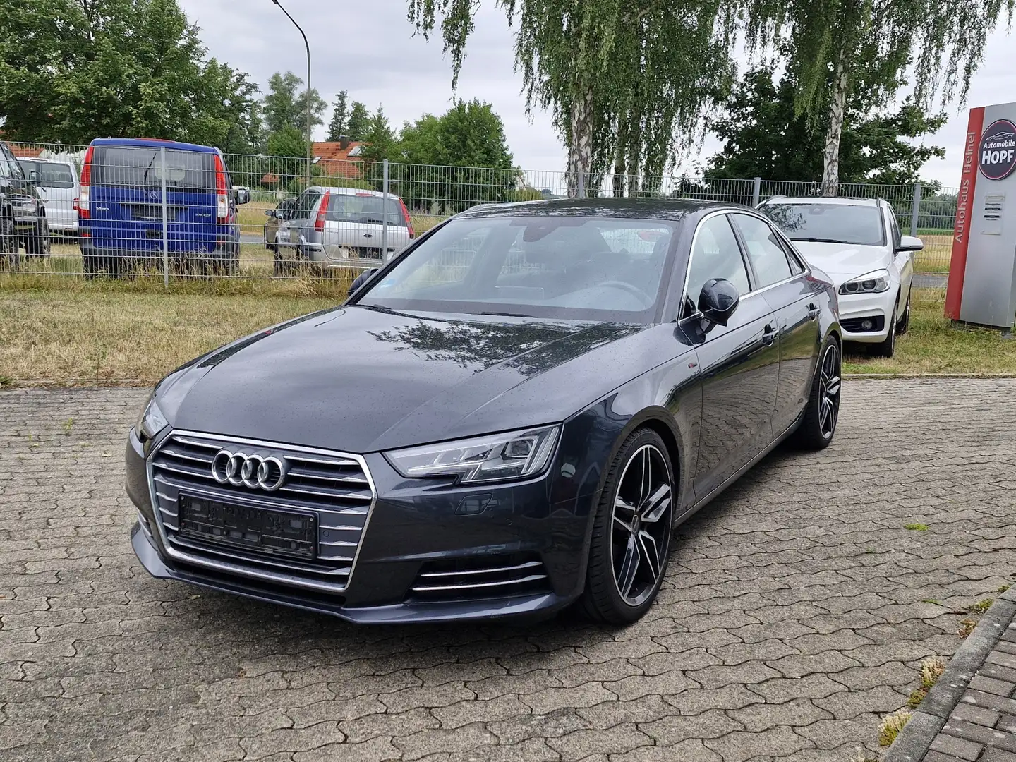 Audi A4 sport ultra#NAVI#AHK#LED#ALU19"#SHZ Grau - 1